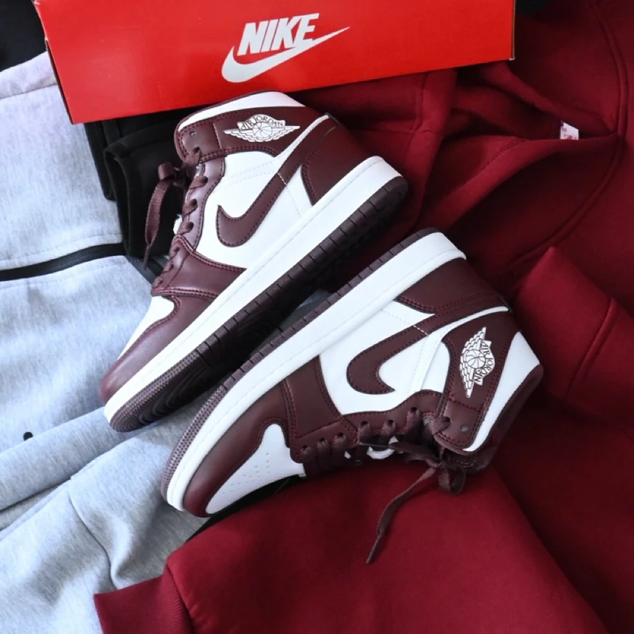 Nike Air Jordan 1 Mid - Bordo Beyaz görsel 3
