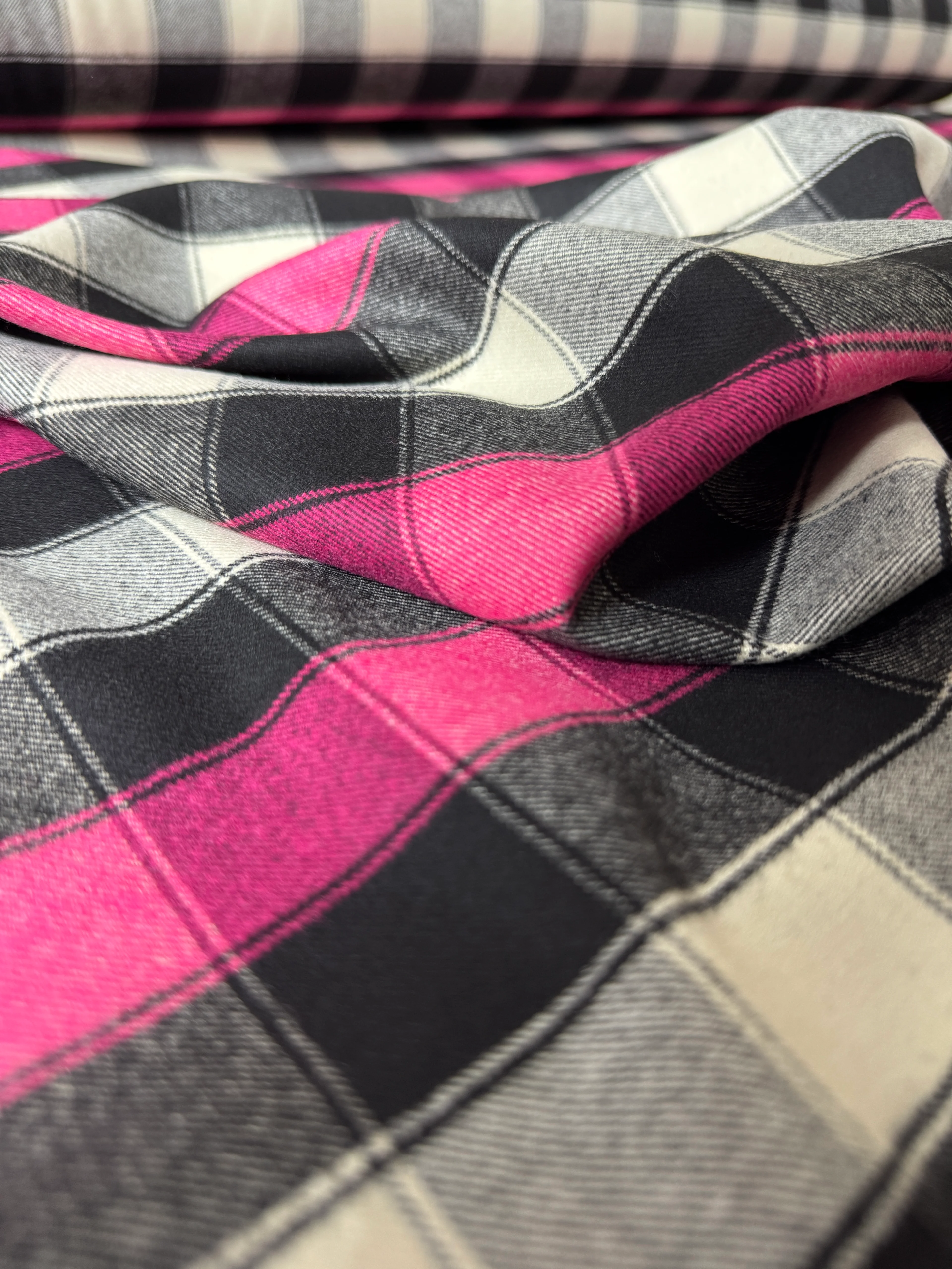 Desenli Poliviskon Kumaş | 1 Metre | En: 150cm - Pembe