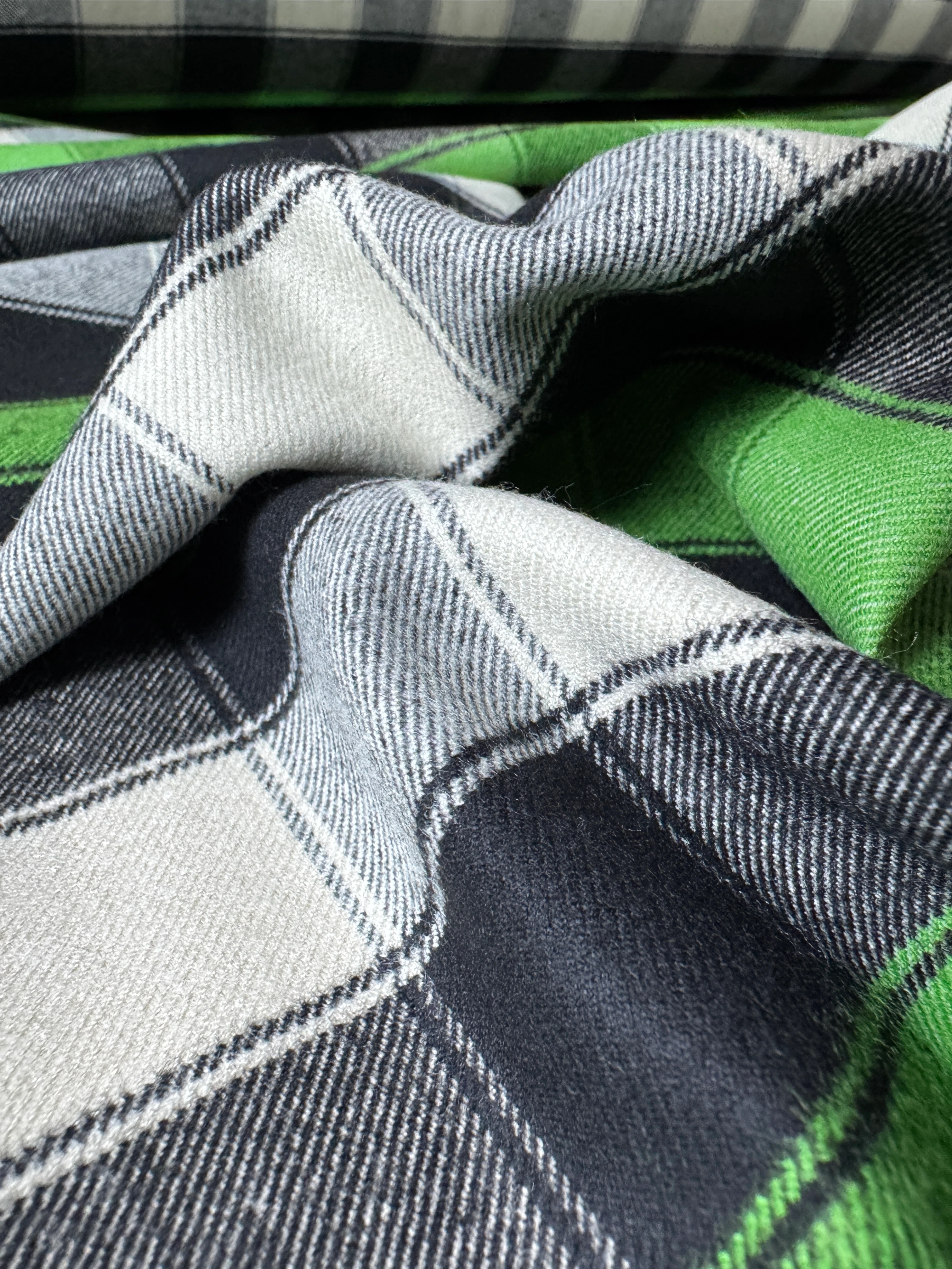 Desenli Poliviskon Kumaş | 1 Metre | En: 150cm - Yeşil