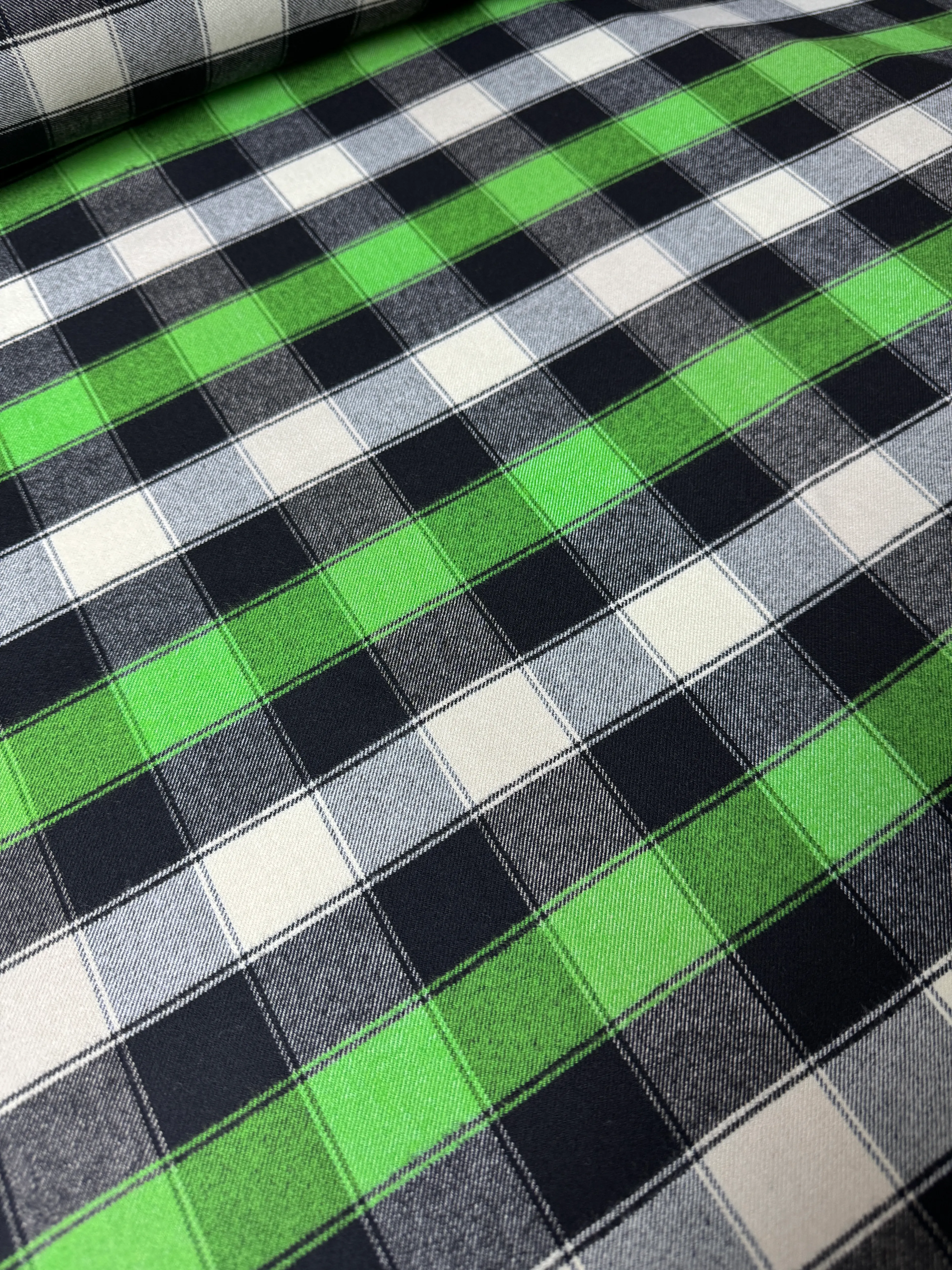 Desenli Poliviskon Kumaş | 1 Metre | En: 150cm - Yeşil