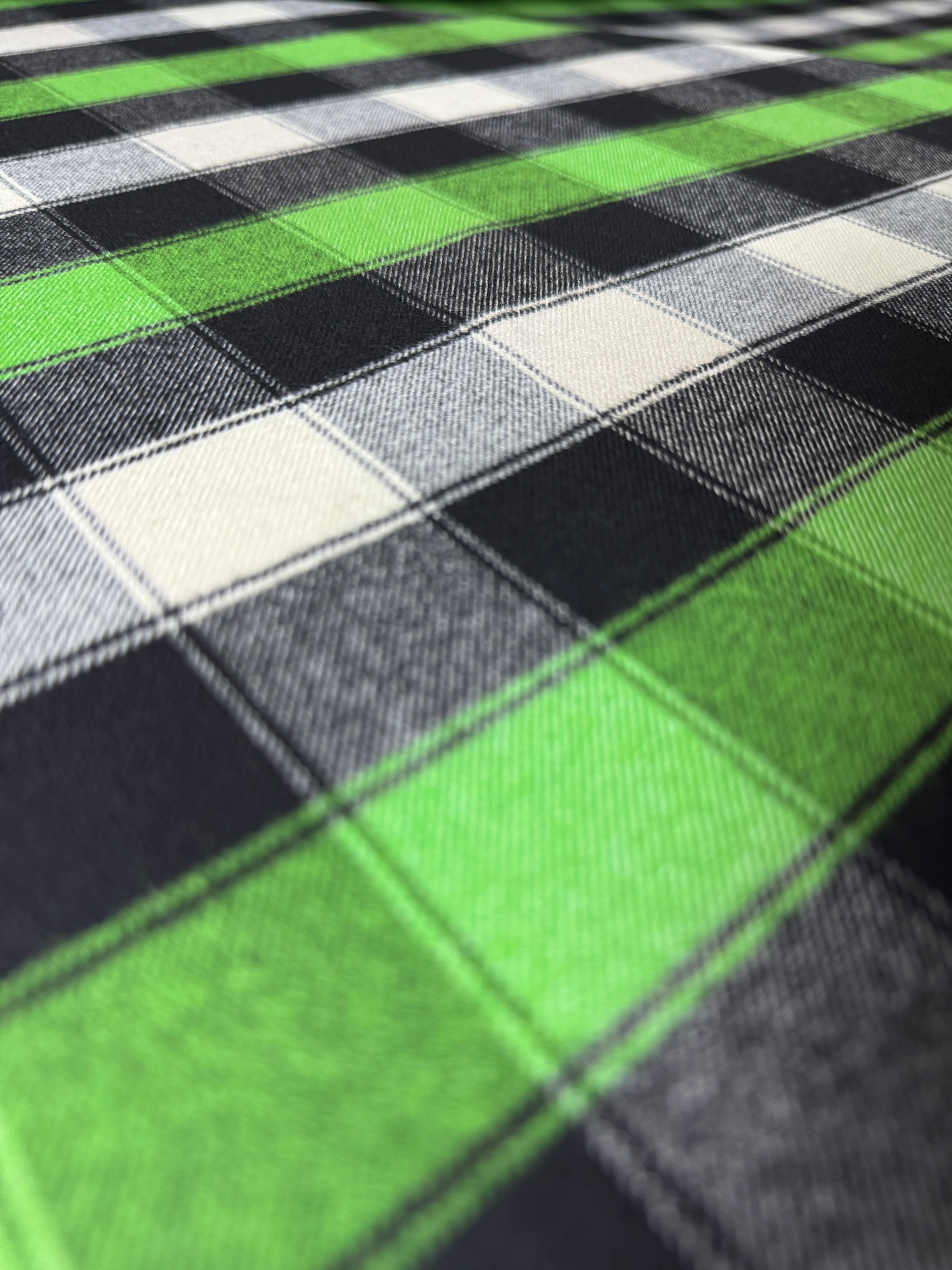 Desenli Poliviskon Kumaş | 1 Metre | En: 150cm - Yeşil