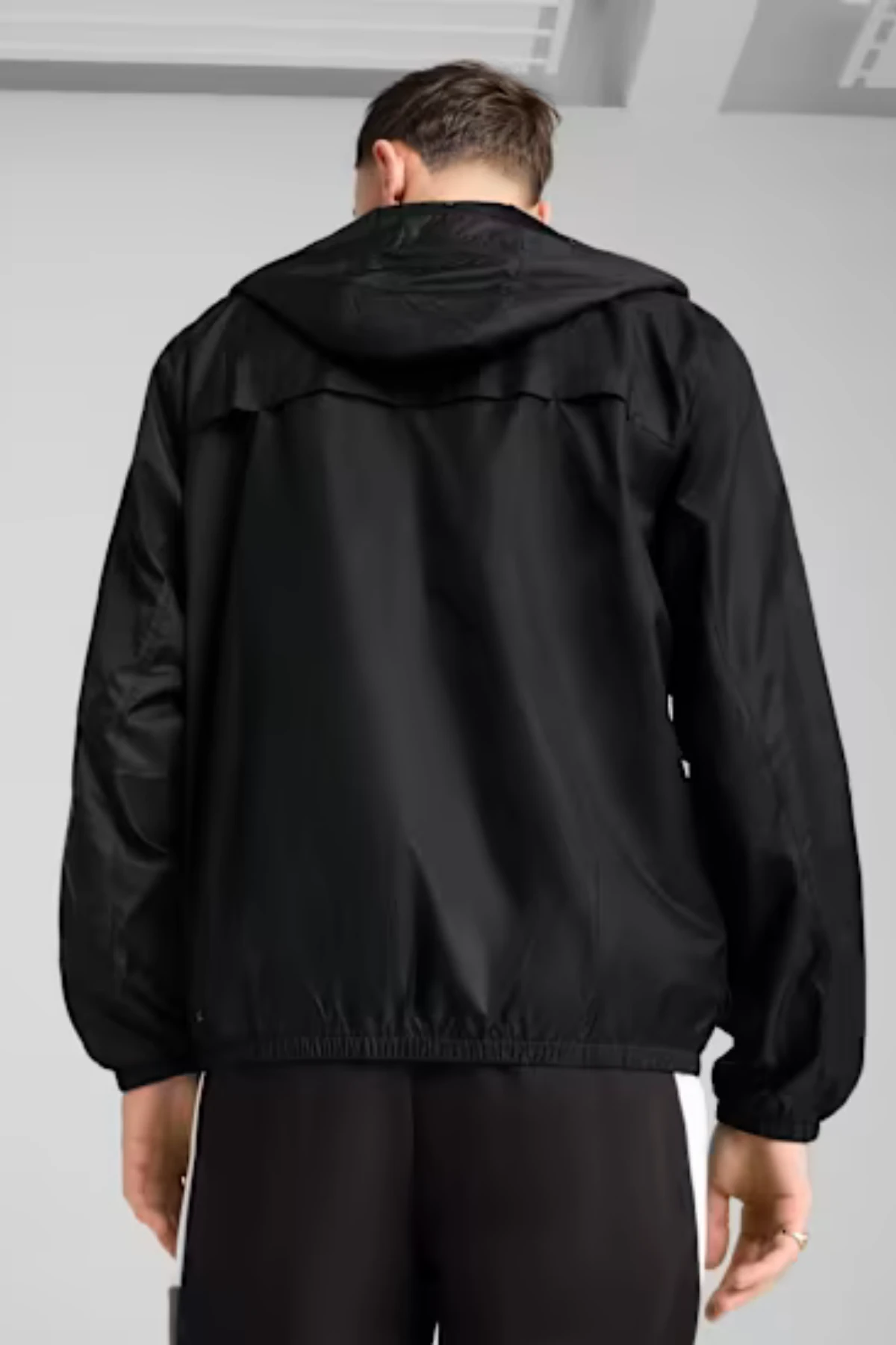 Puma Essentials Siyah Erkek Yğmurluk & Rüzgarlık 68462501