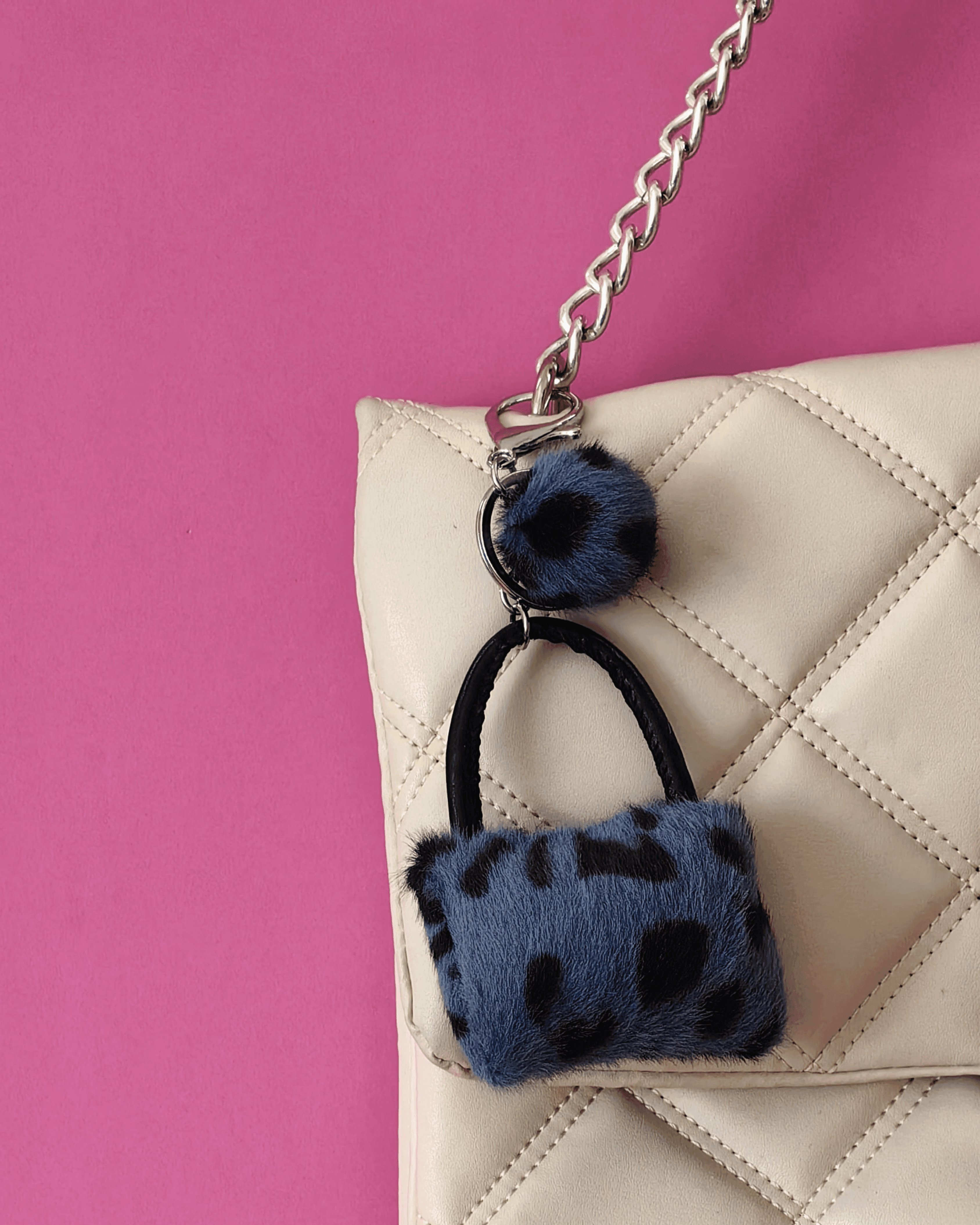 Mavi Şık Leopar Desenli Peluş Charm