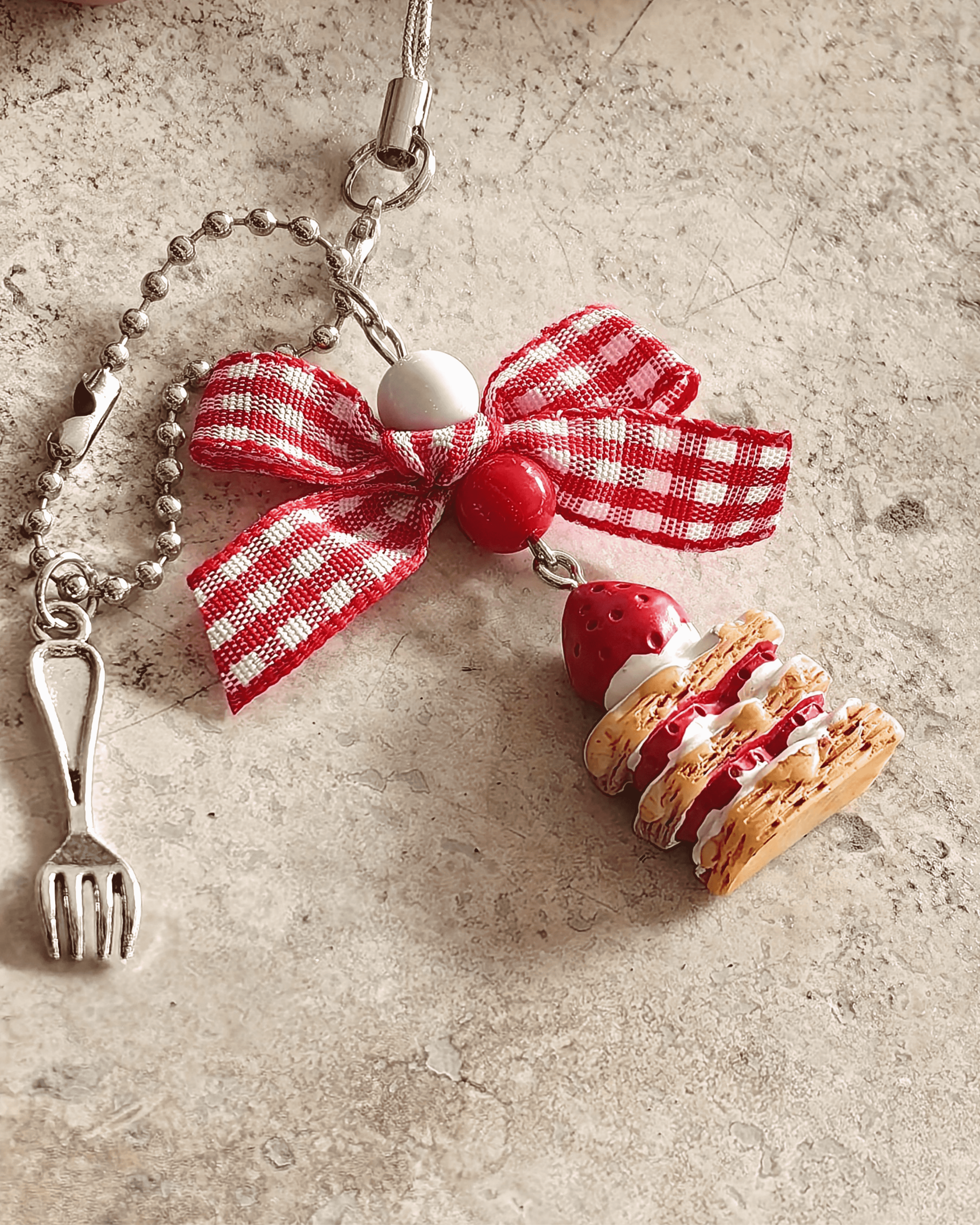 Strawberry Cake Telefon Charmı