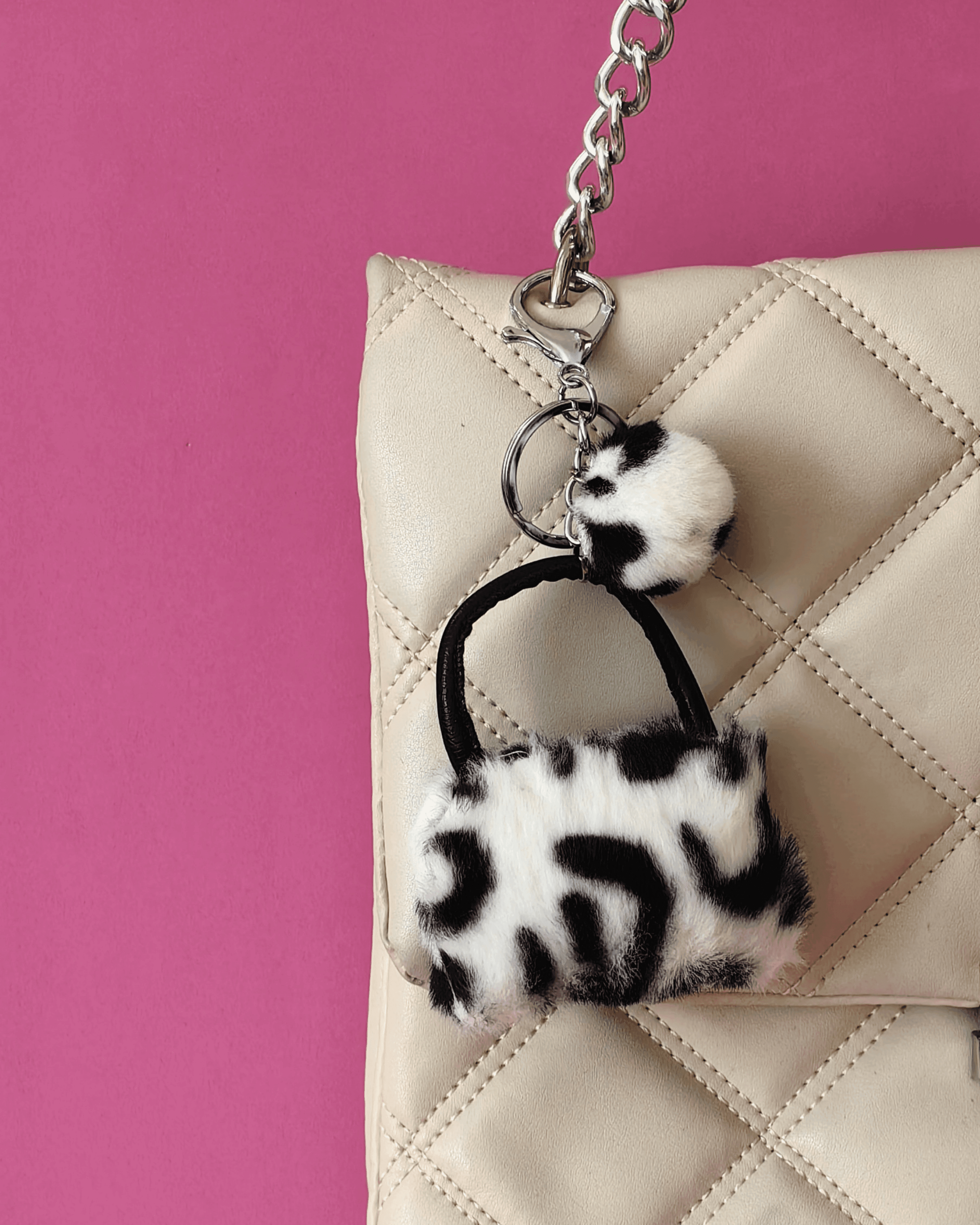 Beyaz Şık Leopar Desenli Peluş Charm