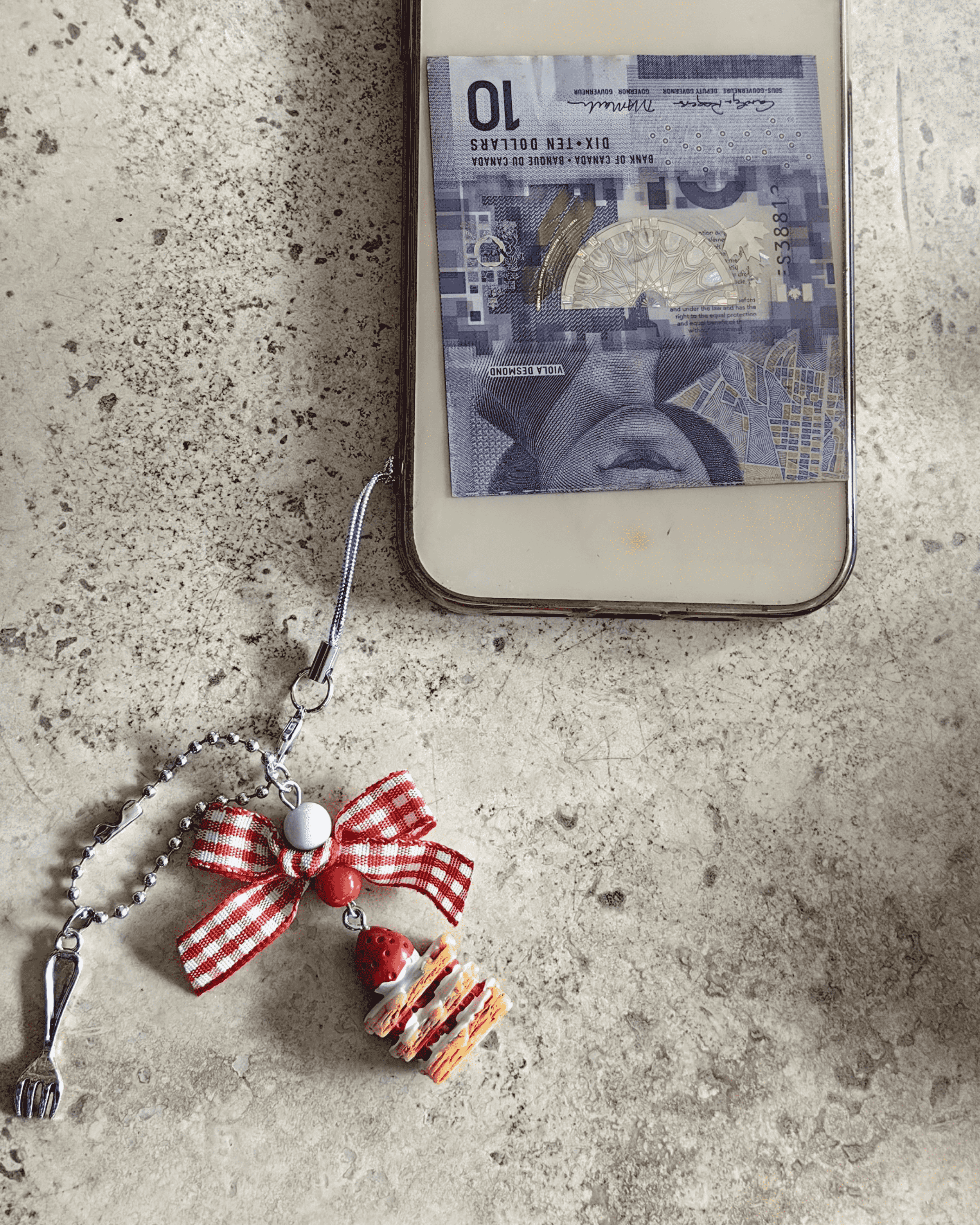 Strawberry Cake Telefon Charmı