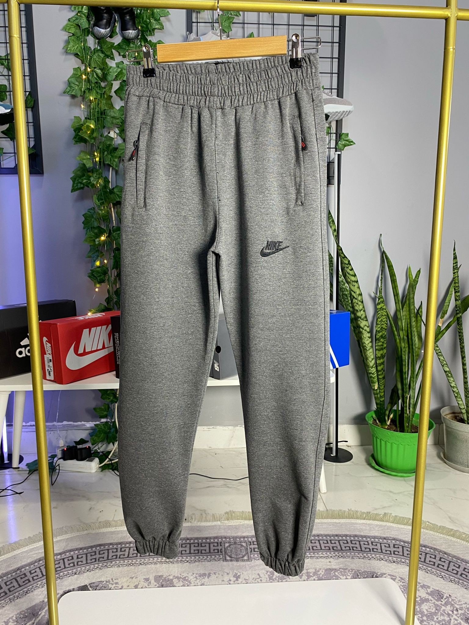 Nike Dört Mevsim Lastikli Paça Eşofman Altı - Füme Beyaz