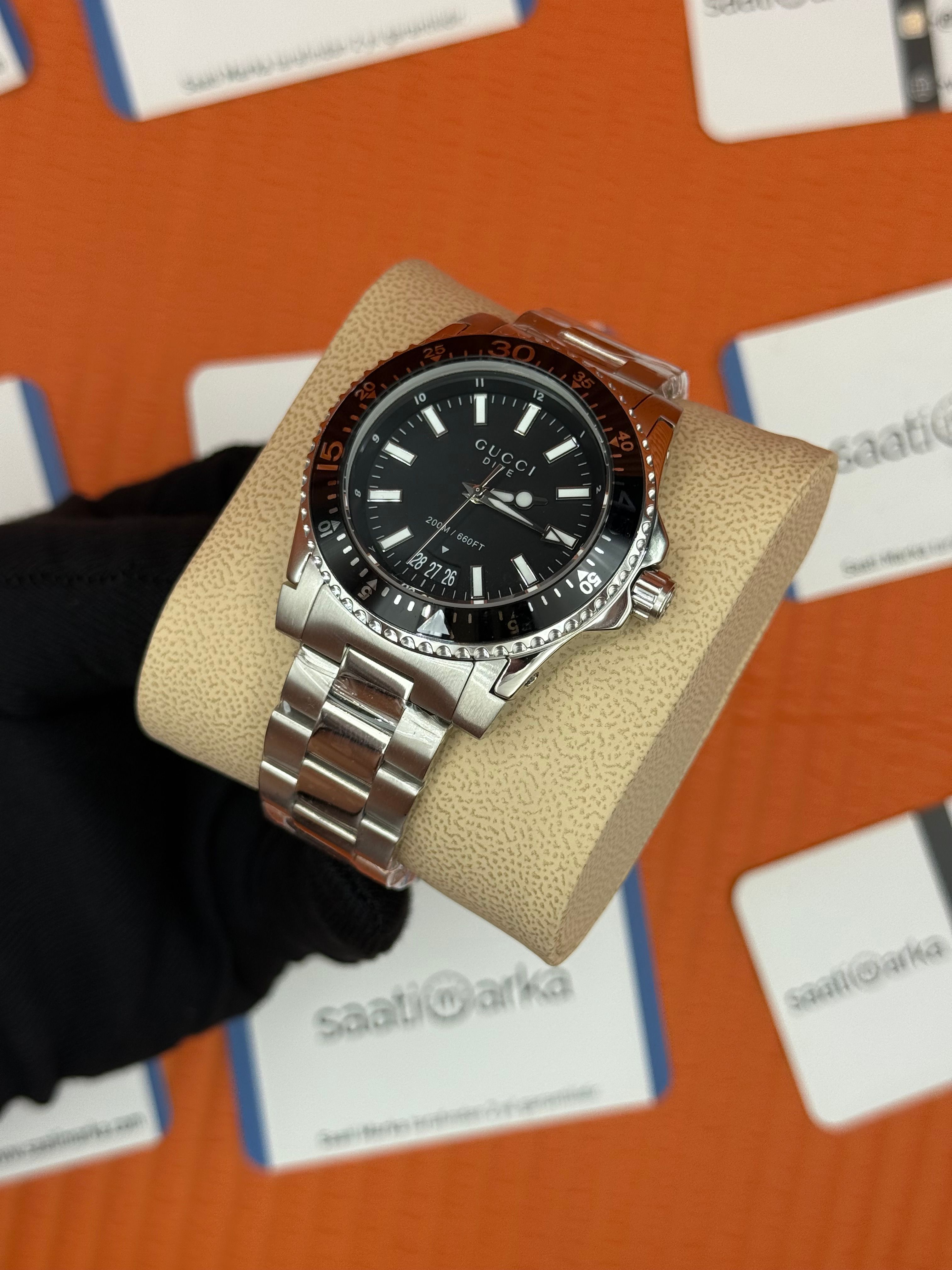 GUUCI DİVE 200M siyah kadran çelik kasa kordon siyah bezel 40mm