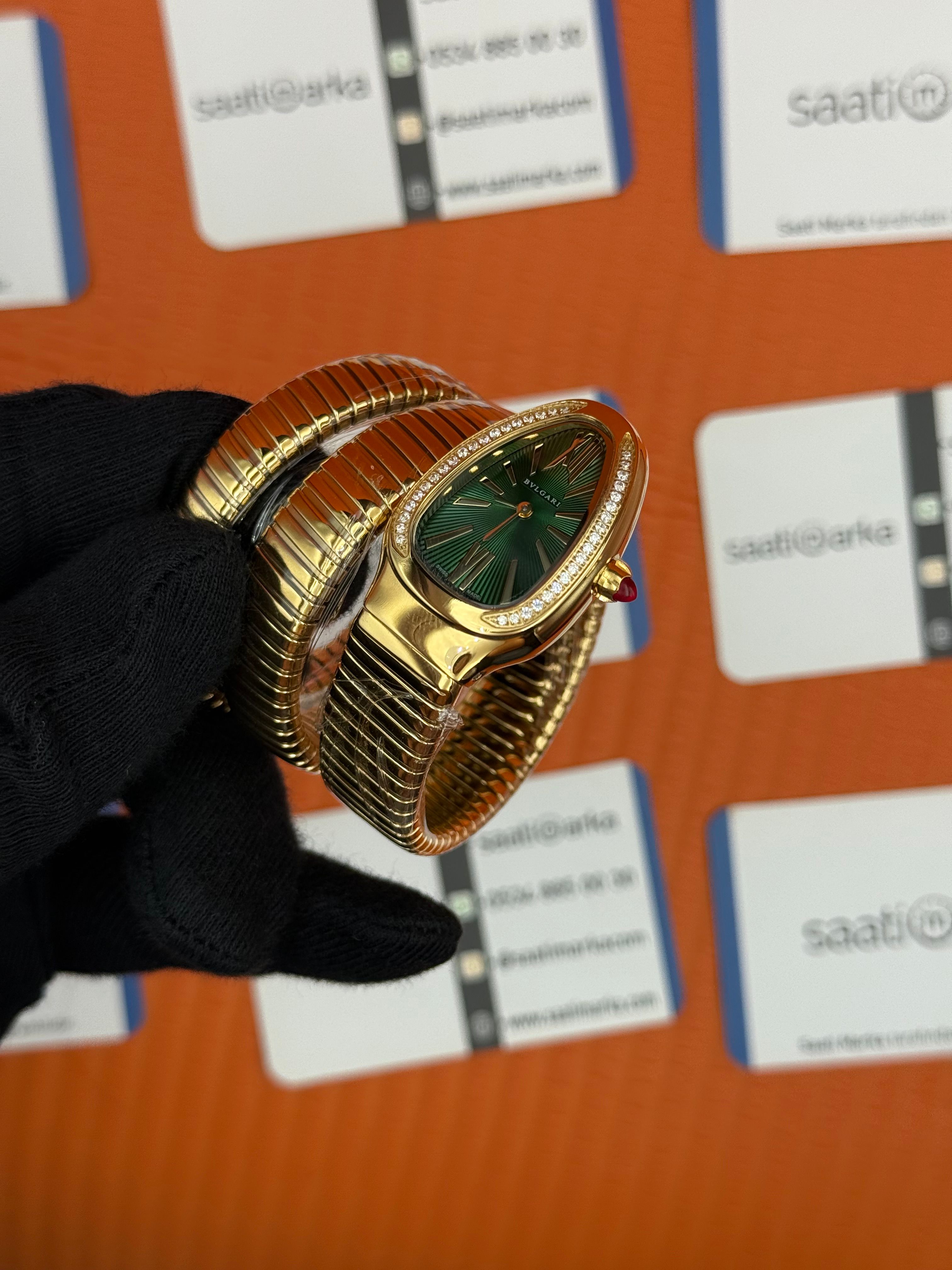 BVLGARİ serpenti çift sarma gold kordon taşlı bezel yeşil kadran kadın kol saati