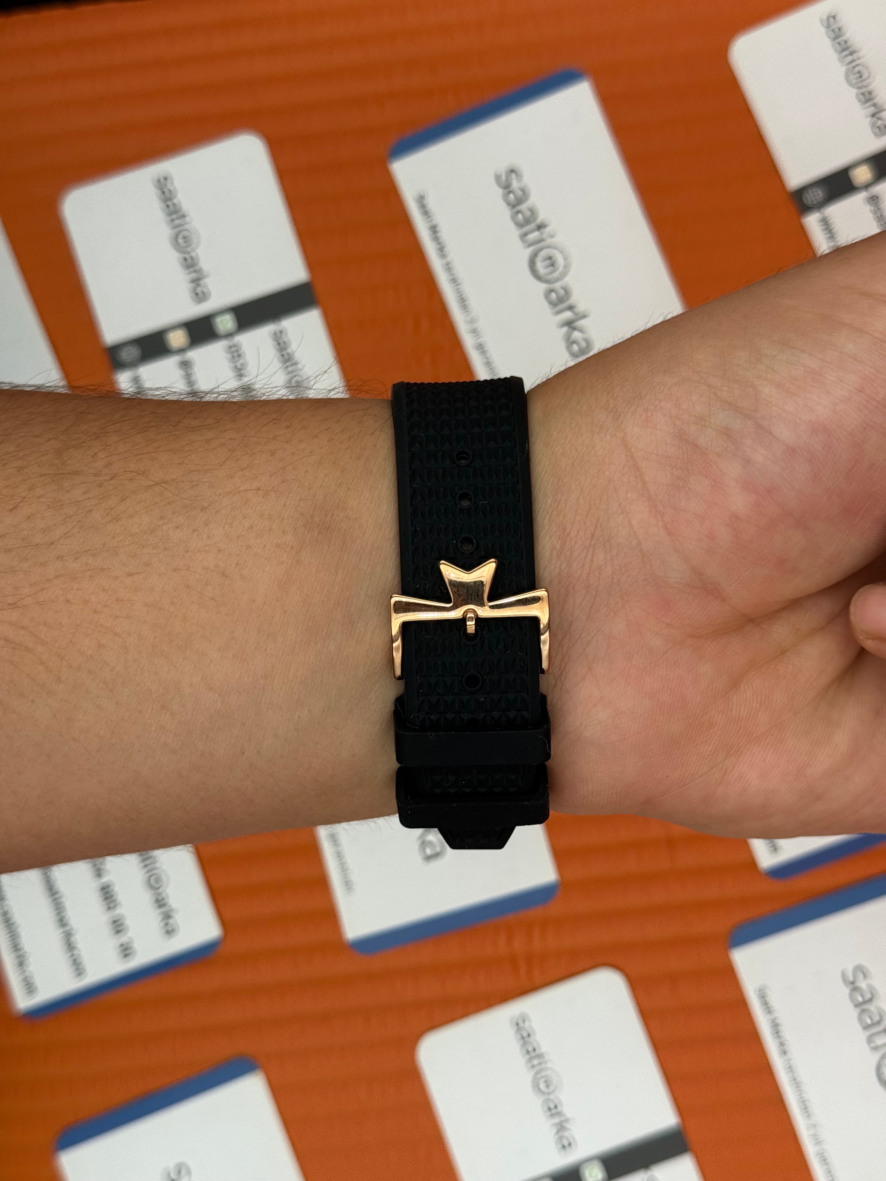 VACHERON CONSTANTIN overseas chronograph siyah kadran rose kasa siyah kauçuk kordon erkek kol saati