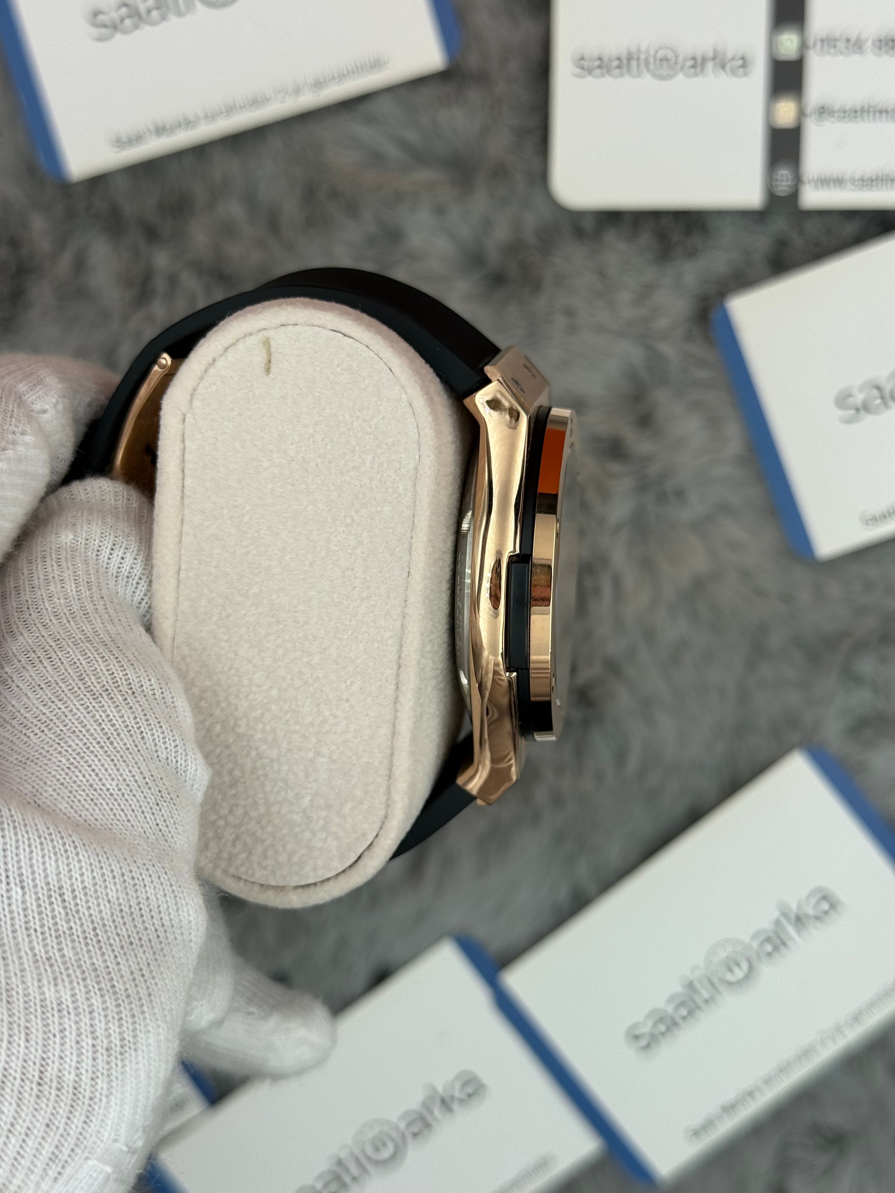 HUBLOT vendome 41mm rose kasa siyah kadran siyah kauçuk kordon erkek kol saati
