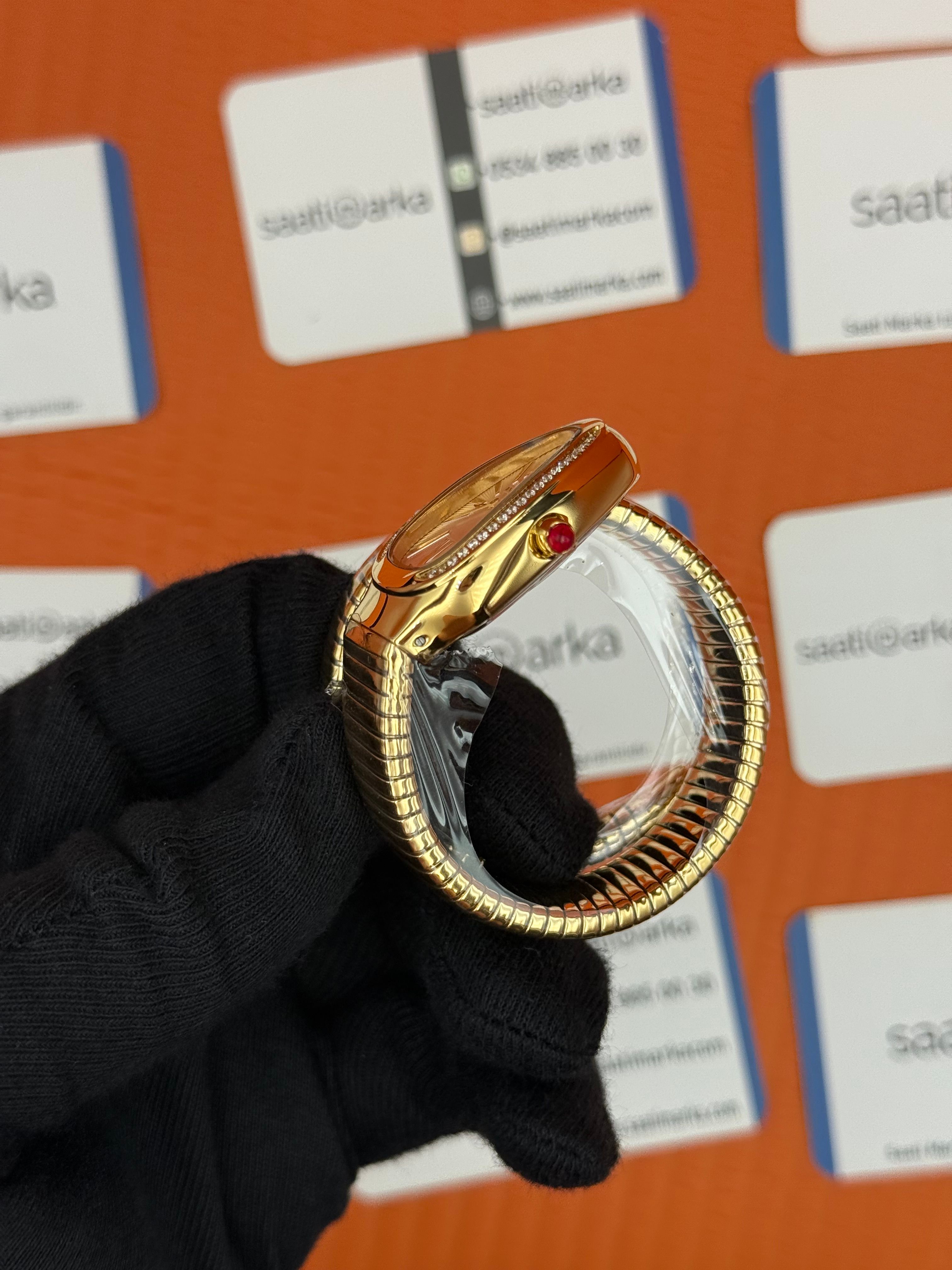BVLGARİ serpenti tek sarma gold kordon taşlı bezel beyaz kadran kadın kol saati