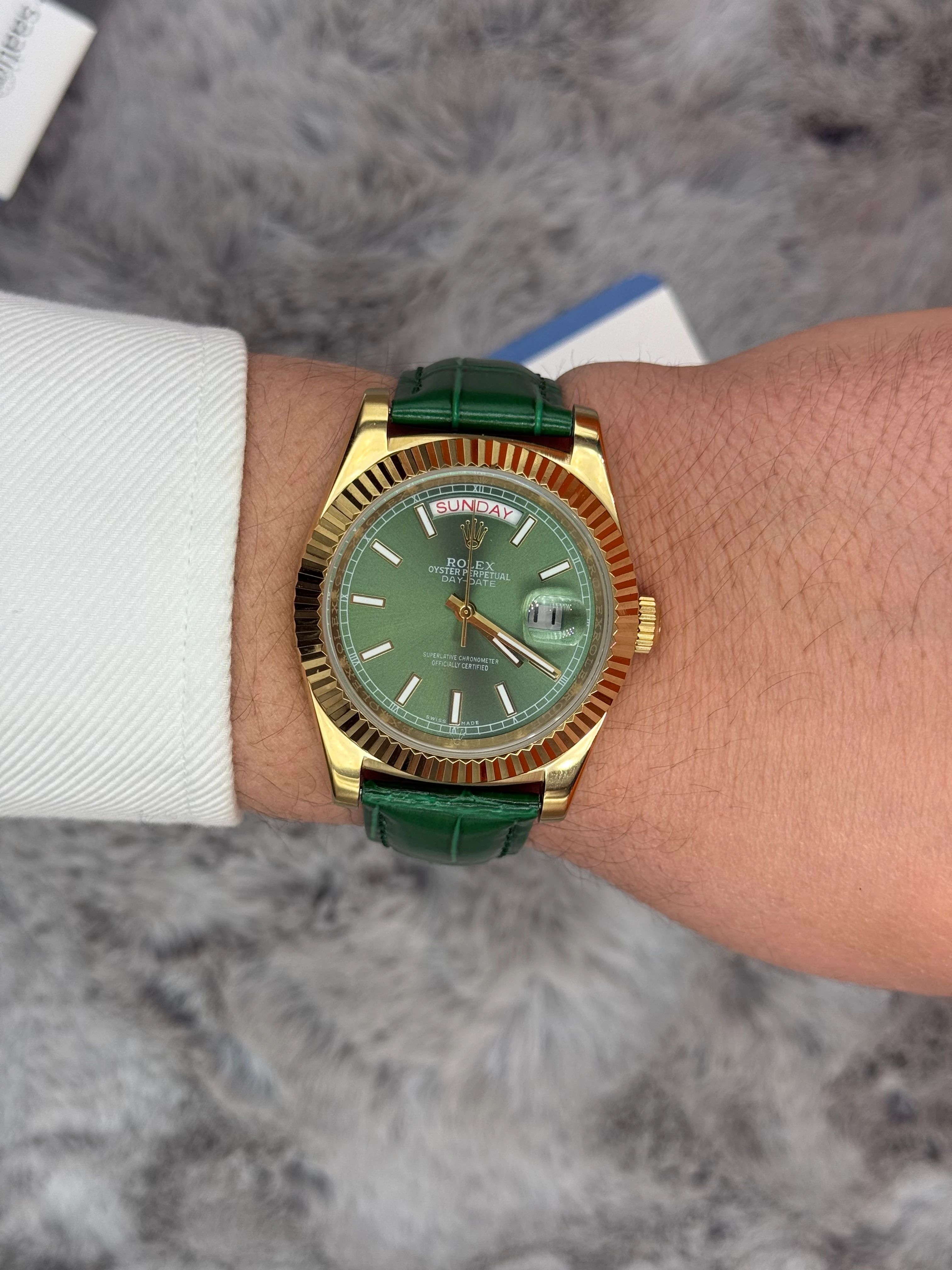 ROLEX DAY-DATE 40MM YEŞİL KADRAN GOLD KASA YEŞİL DERİ KORDON 