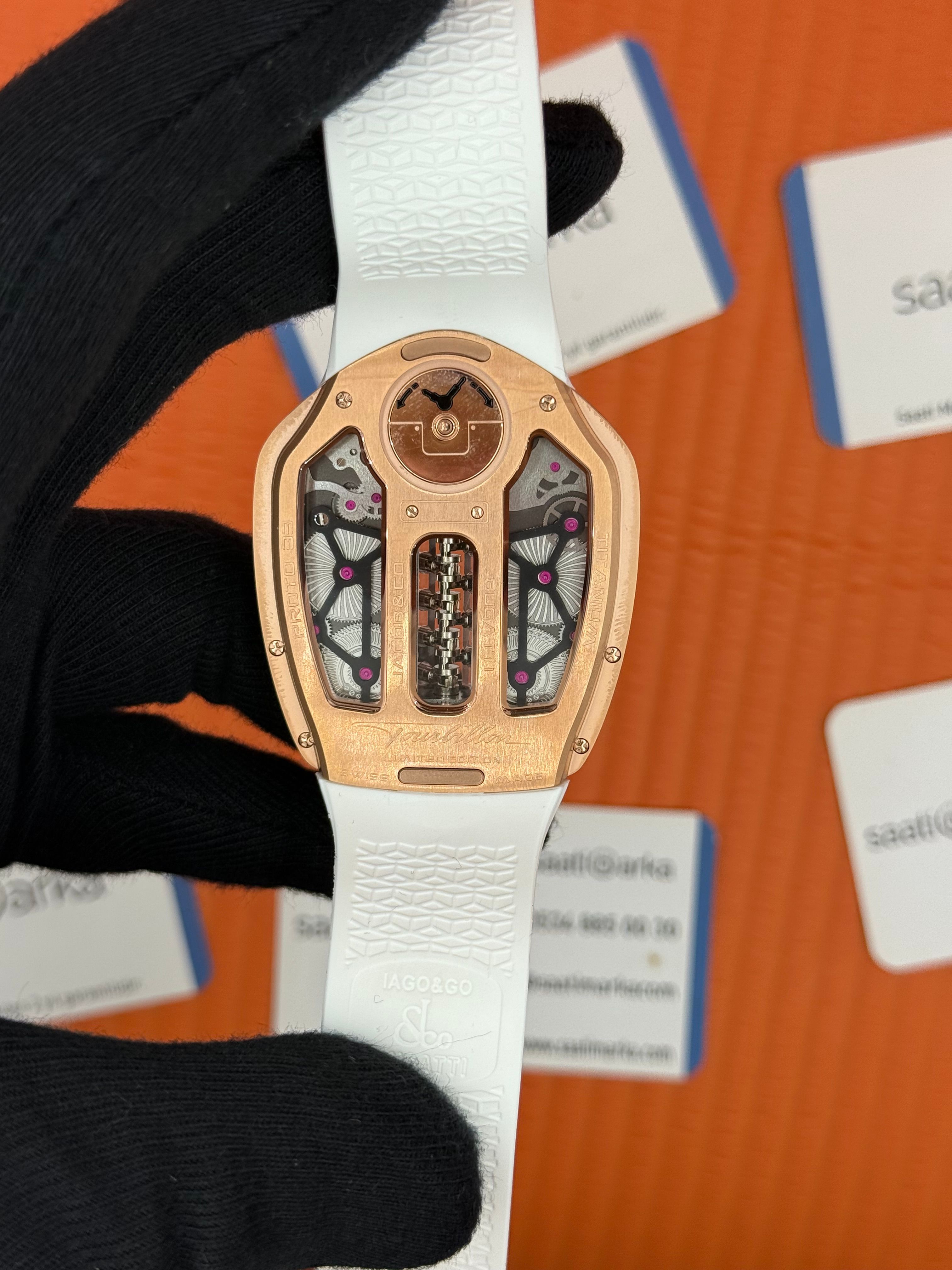 JACOB&CO BUGATTI turbillon kadran beyaz kauçuk kordon rose kasa 