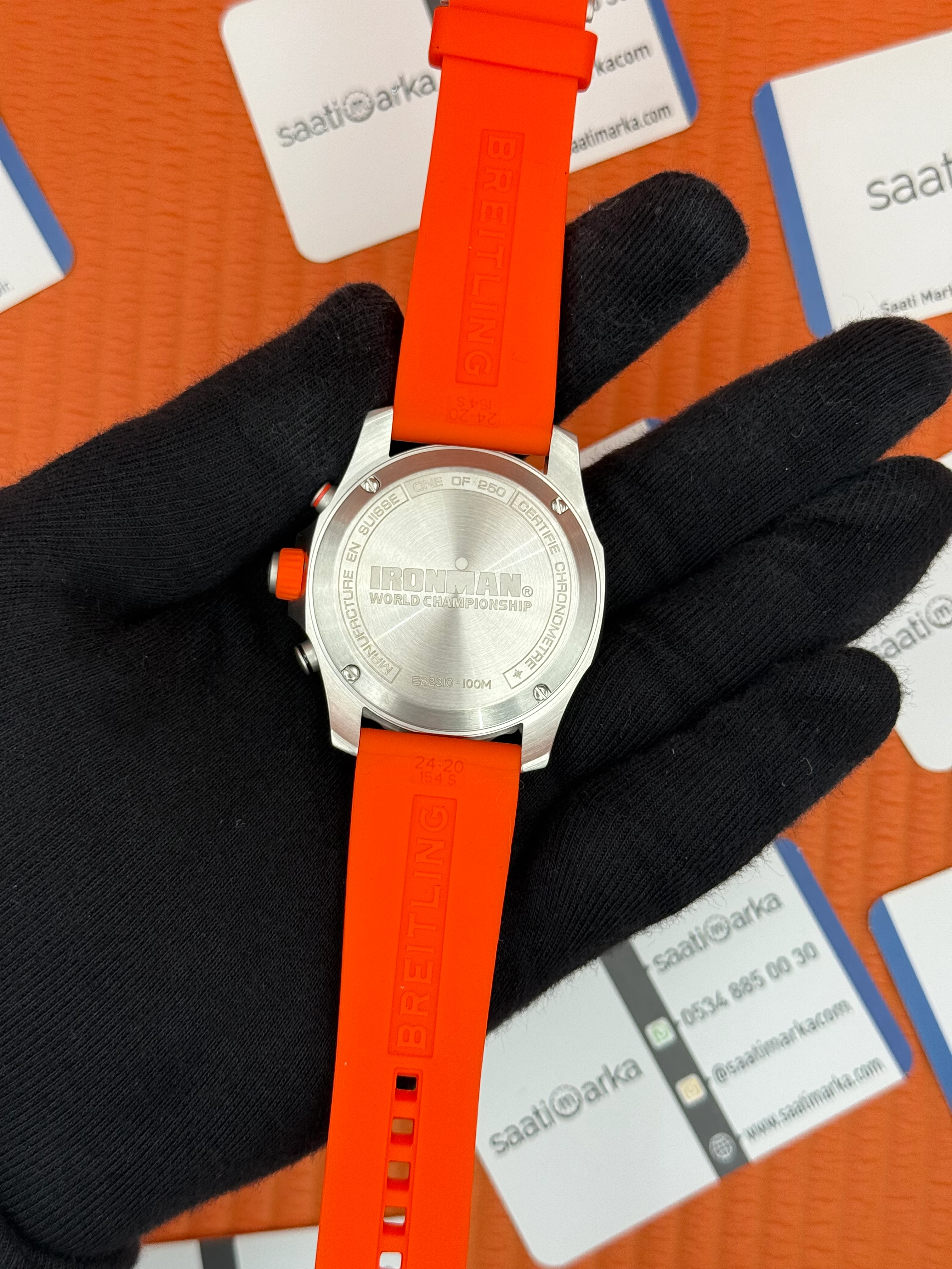 BREITLING Endurance turuncu kauçuk kordon gri kadran çelik kasa