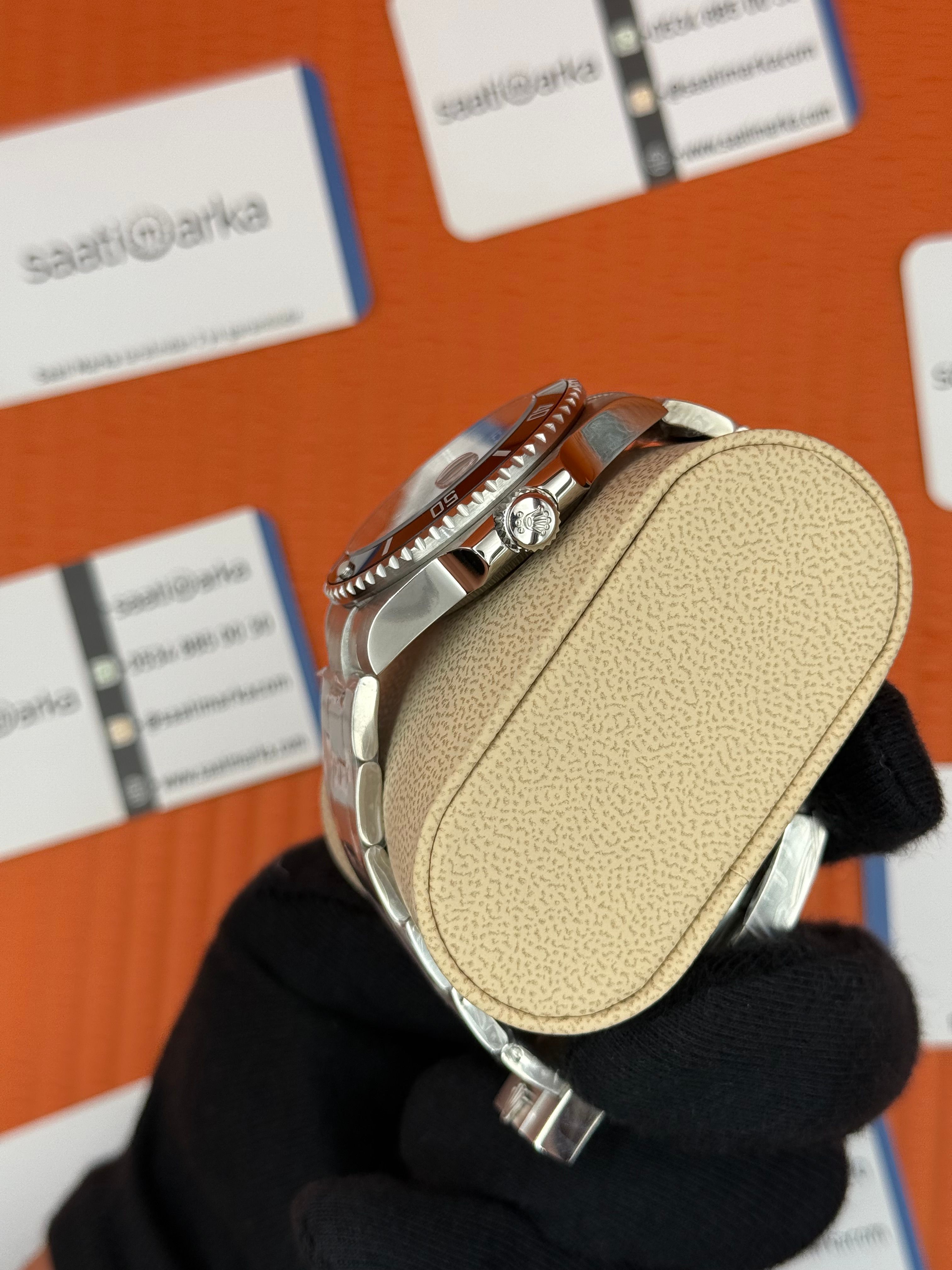 ROLEX Submariner date oyster perpetual black dial