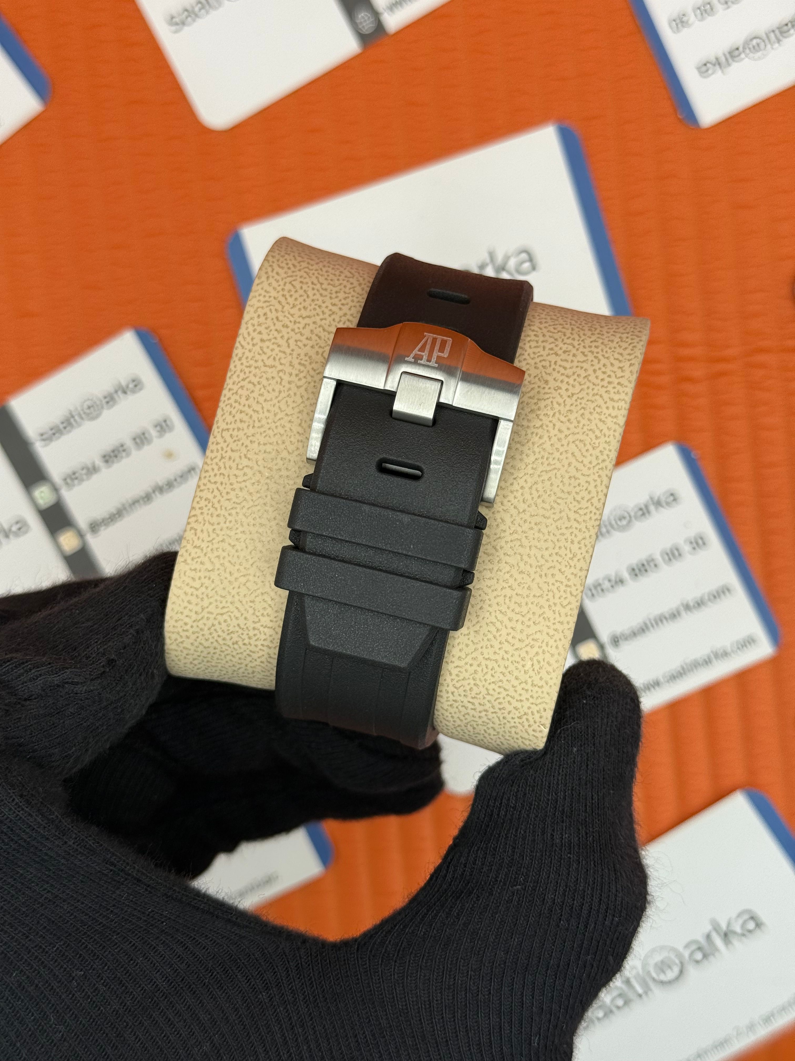 AUDEMARS PİGUET ROYAL OAK KAUÇUK SİYAH KORDON SİYAH KADRAN SİLVER KASA