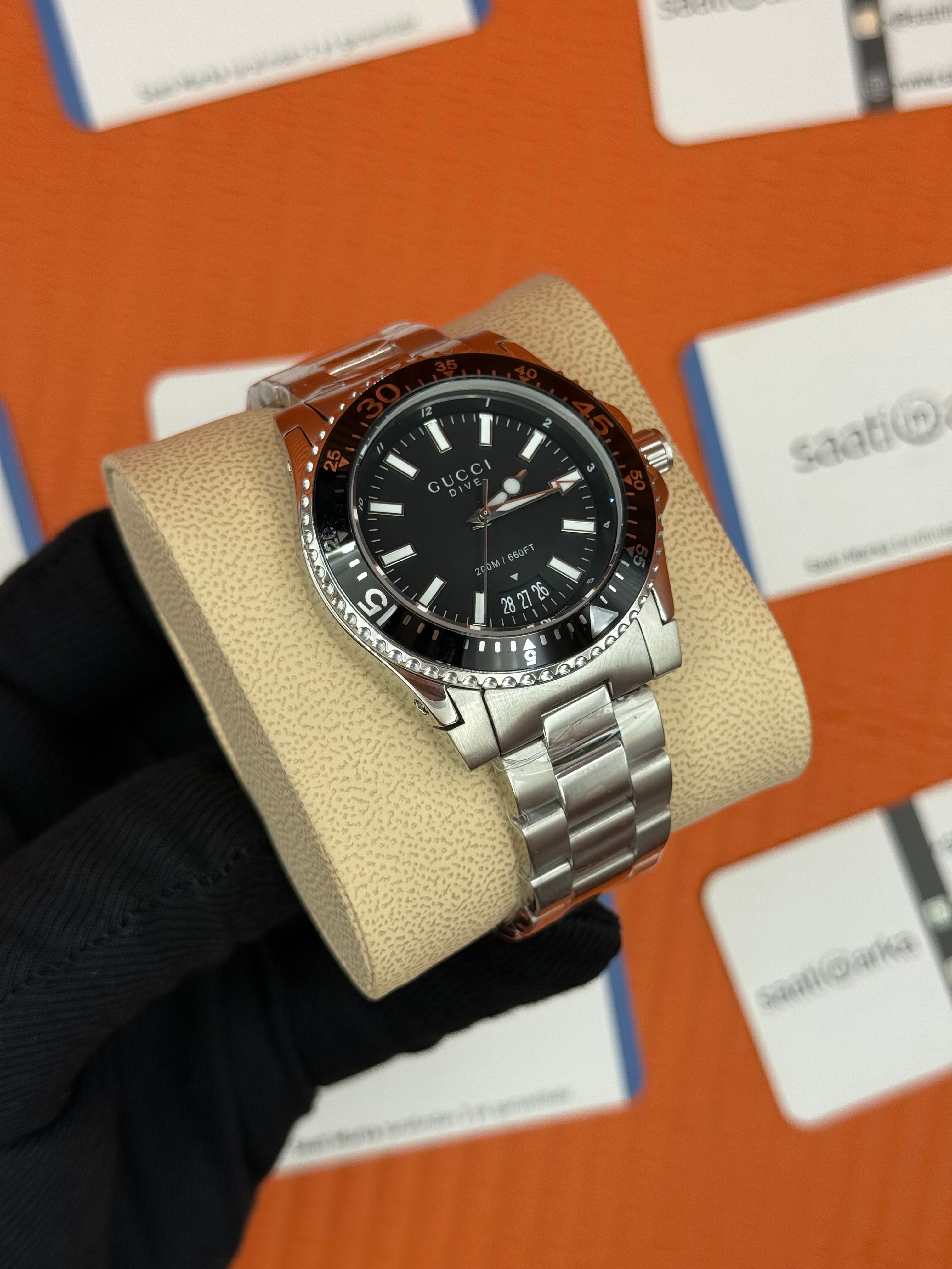 GUUCI DİVE 200M siyah kadran çelik kasa kordon siyah bezel 40mm
