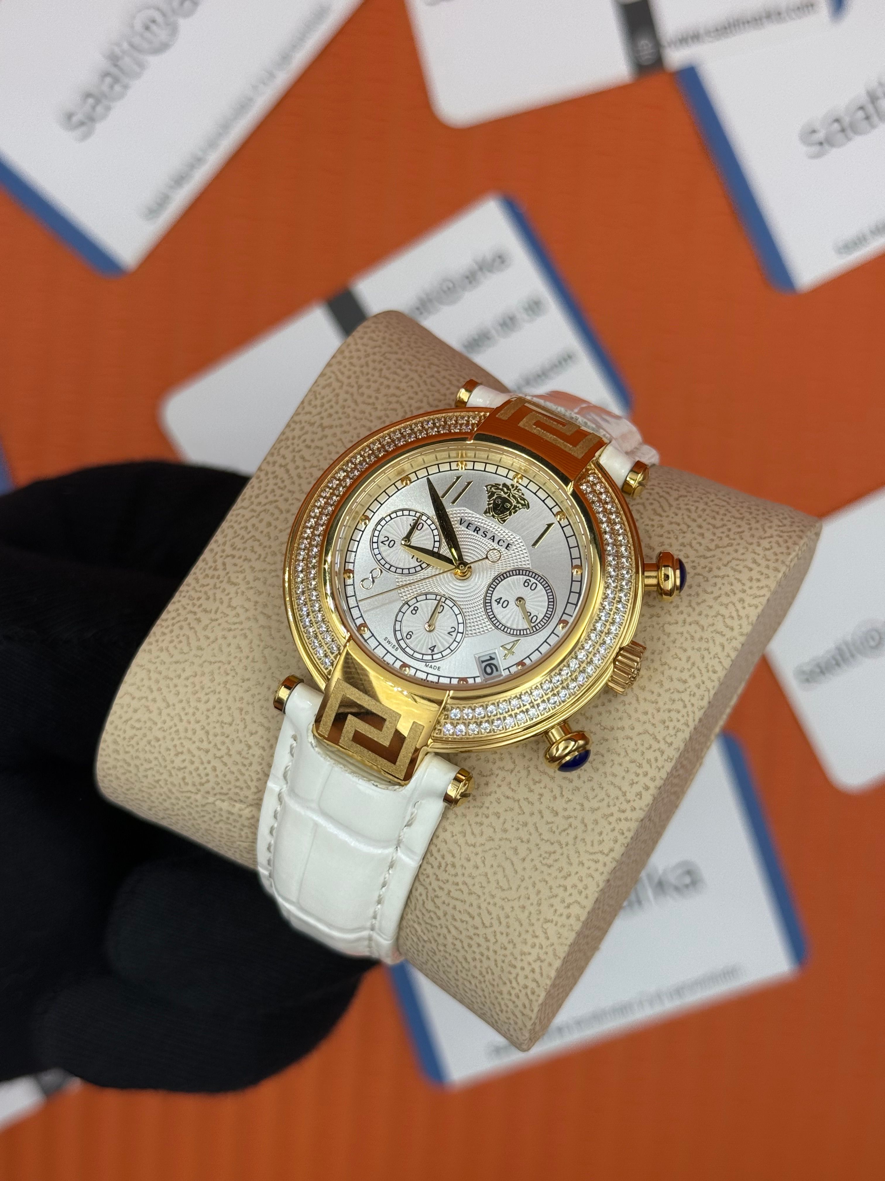 VERSACE taşlı bezel beyaz kadran beyaz deri kordon gold kasa kadın kol saati