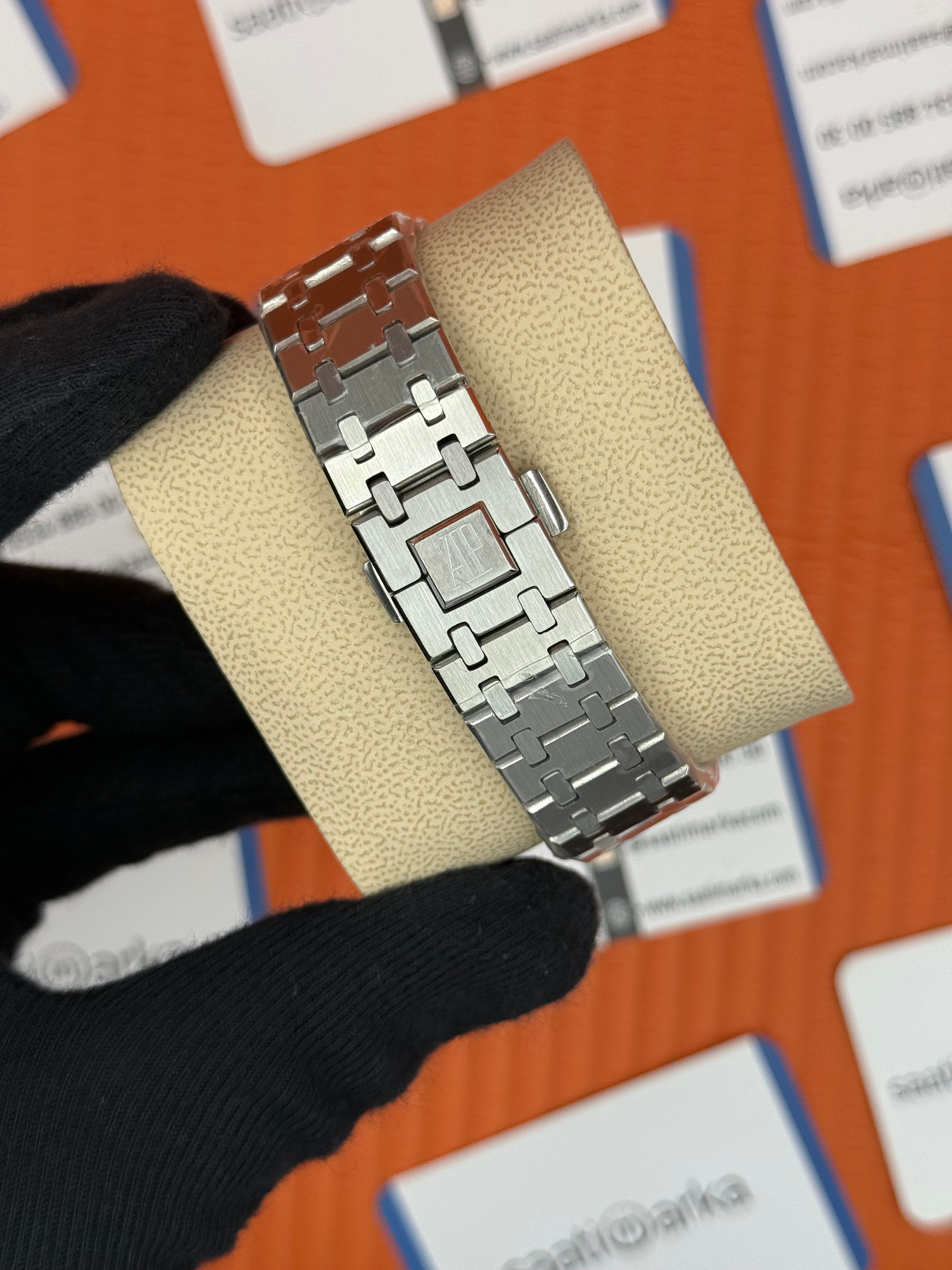 AUDEMARS PİGUET ROYAL OAK CHRONOGRAPH BEYAZ KADRAN SİLVER KASA-KORDON 