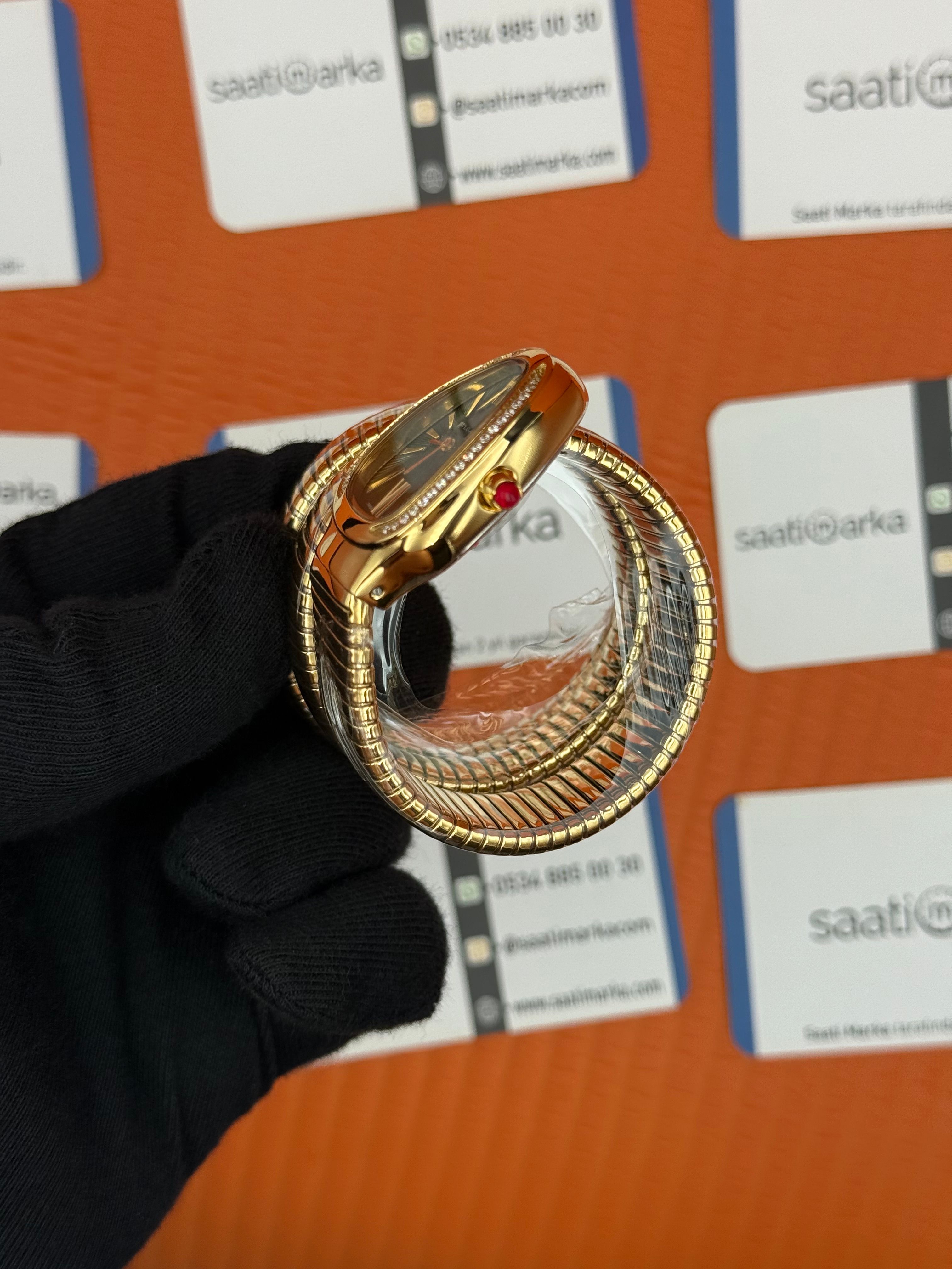 BVLGARİ serpenti çift sarma gold kordon taşlı bezel yeşil kadran kadın kol saati
