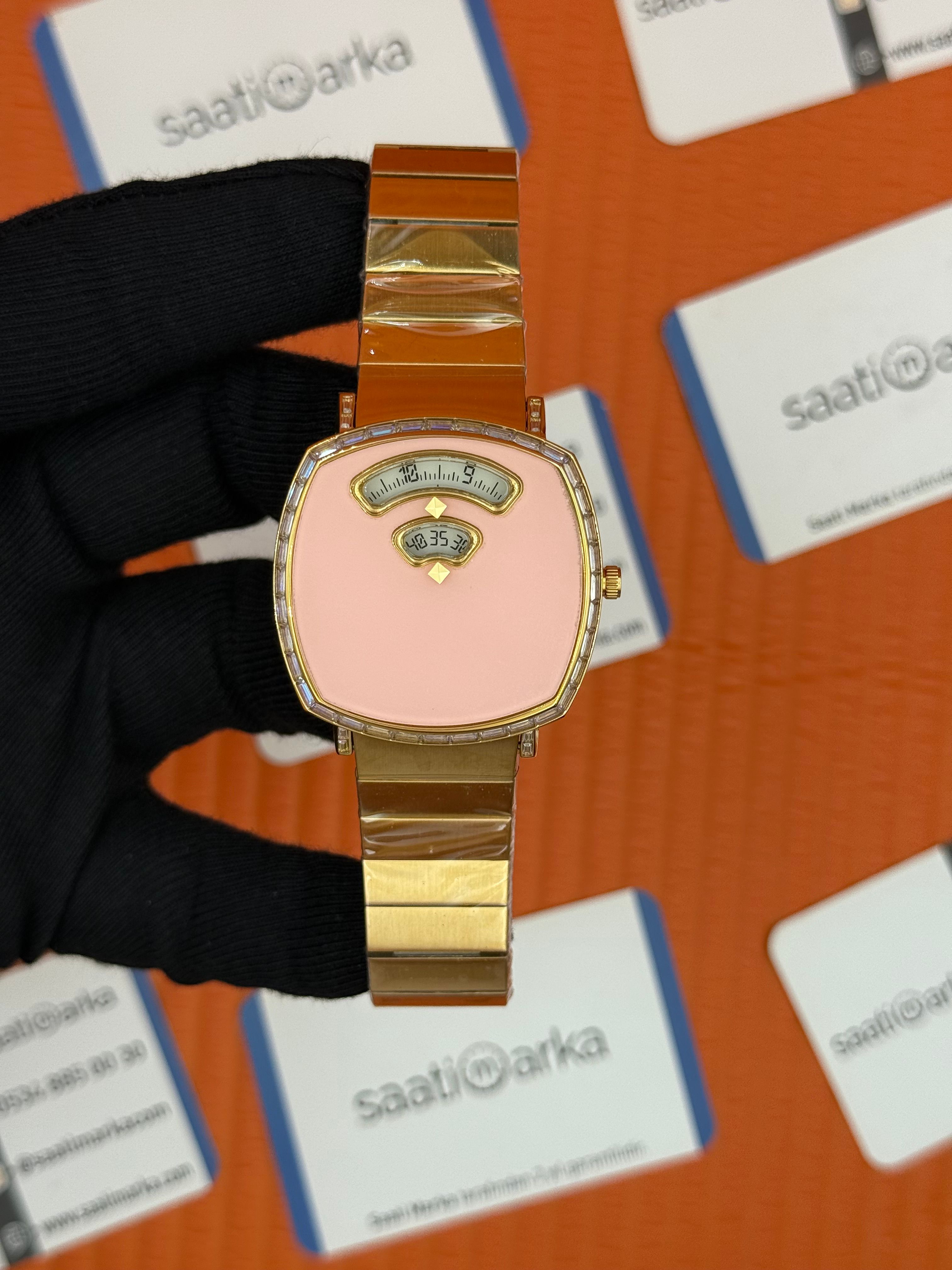 GUCCI GRIP toz pembe kadran gold kordon kadın kol saati