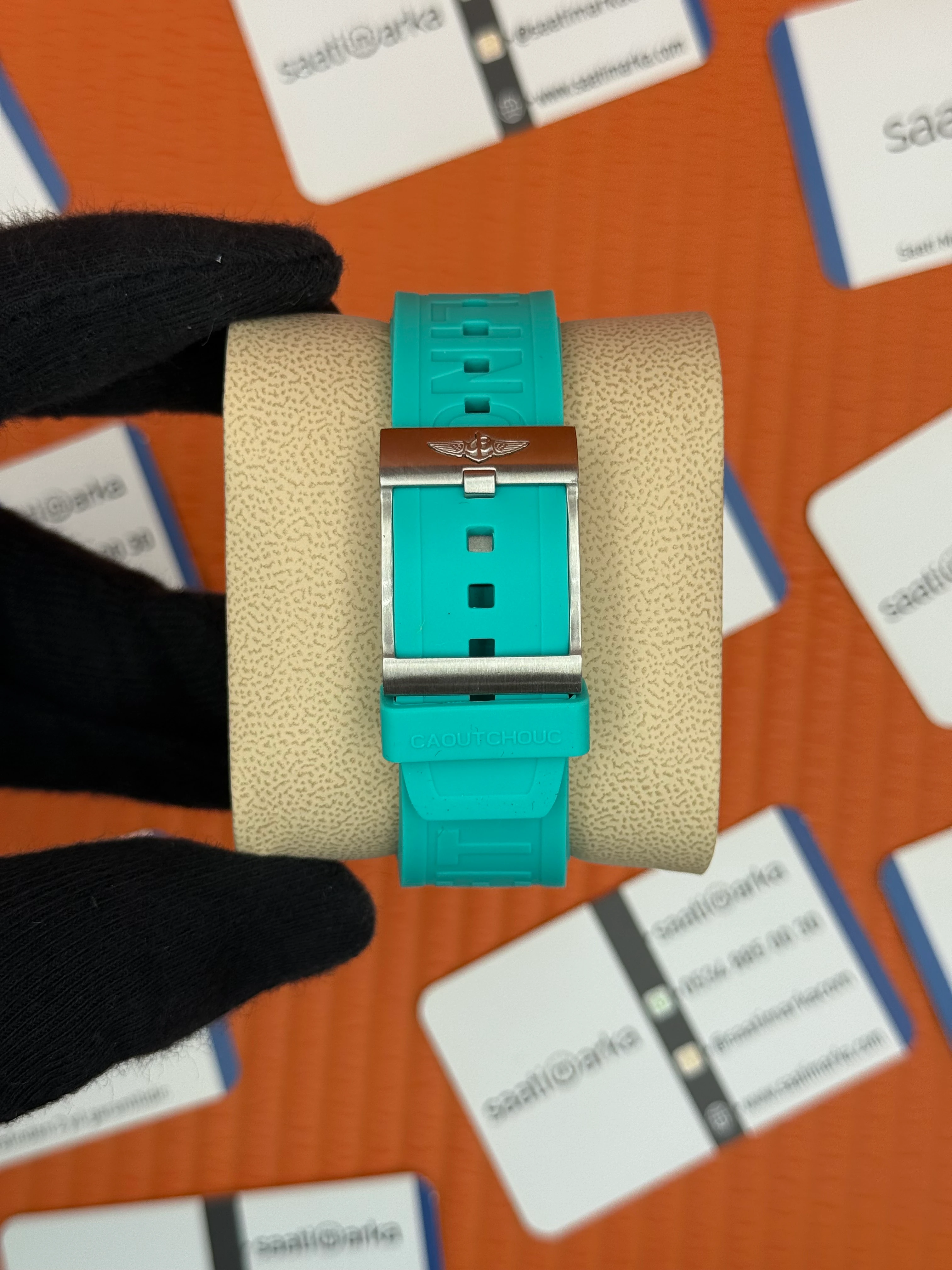 BREITLING Endurance turkuaz kauçuk kordon siyah kadran çelik kasa