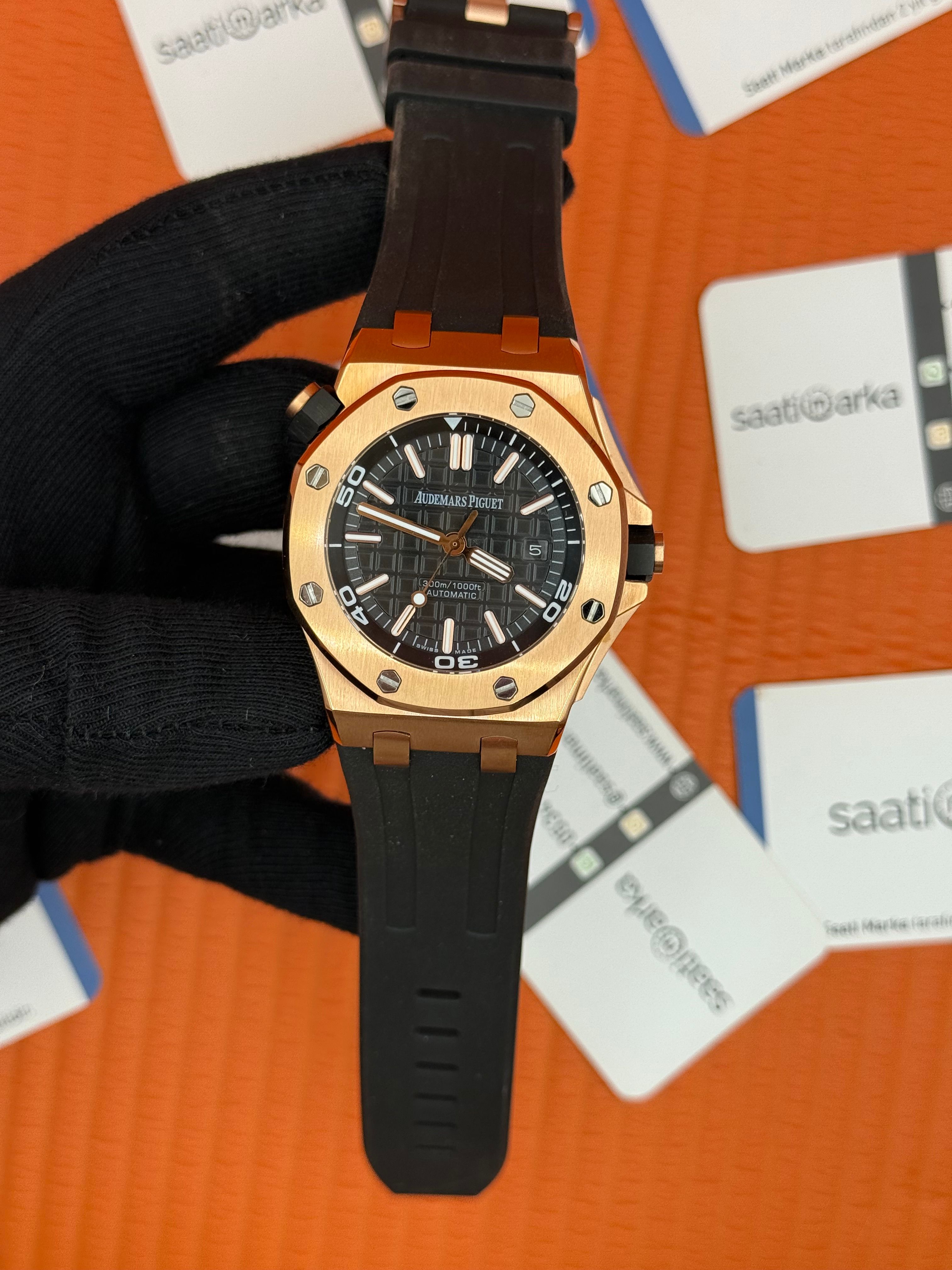 AUDEMARS PİGUET ROYAL OAK SİYAH KAUÇUK KORDON ROSE KASA SİYAH KADRAN