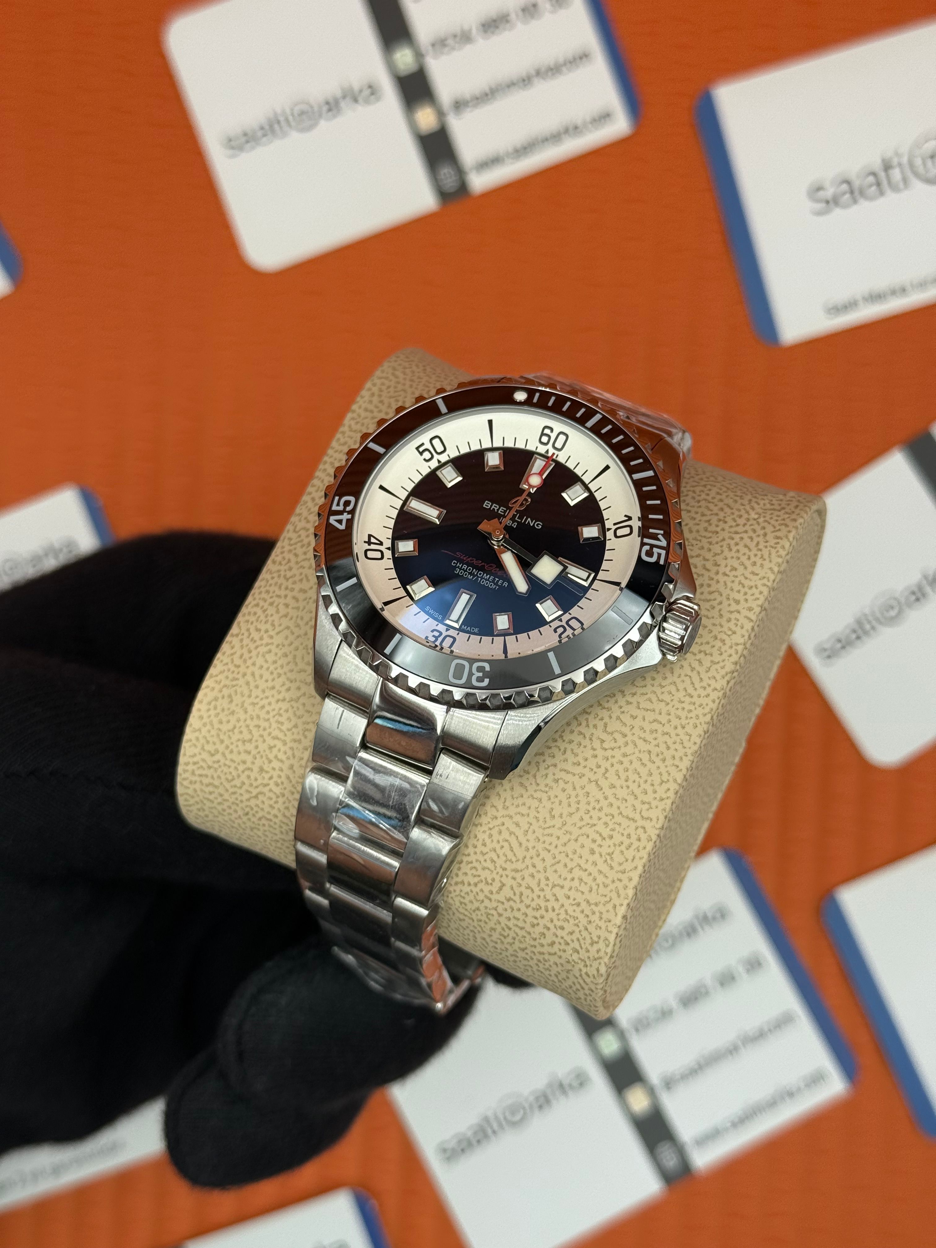 BREITLING Superocean çelik kasa kordon siyah kadran