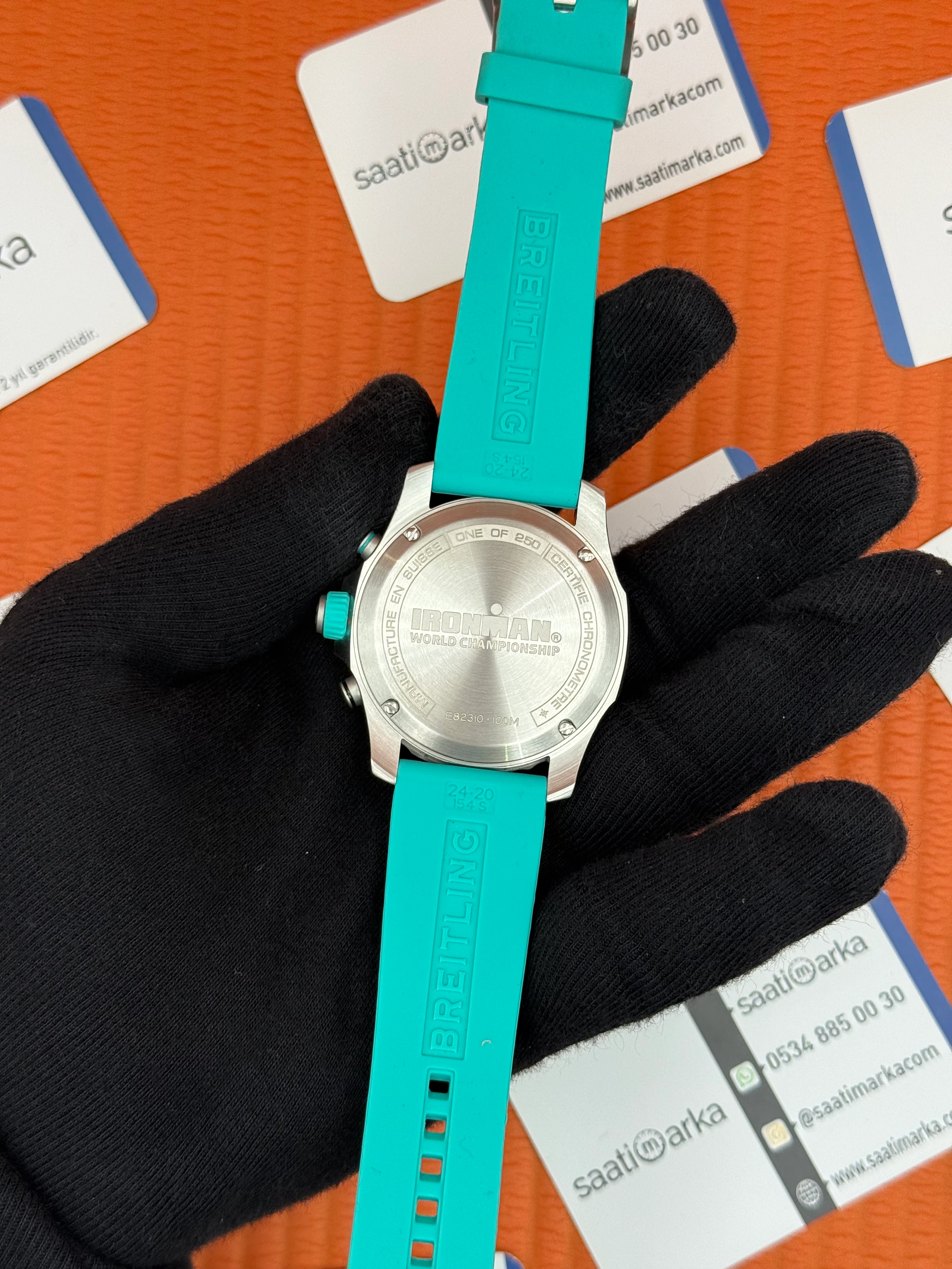 BREITLING Endurance turkuaz kauçuk kordon siyah kadran çelik kasa