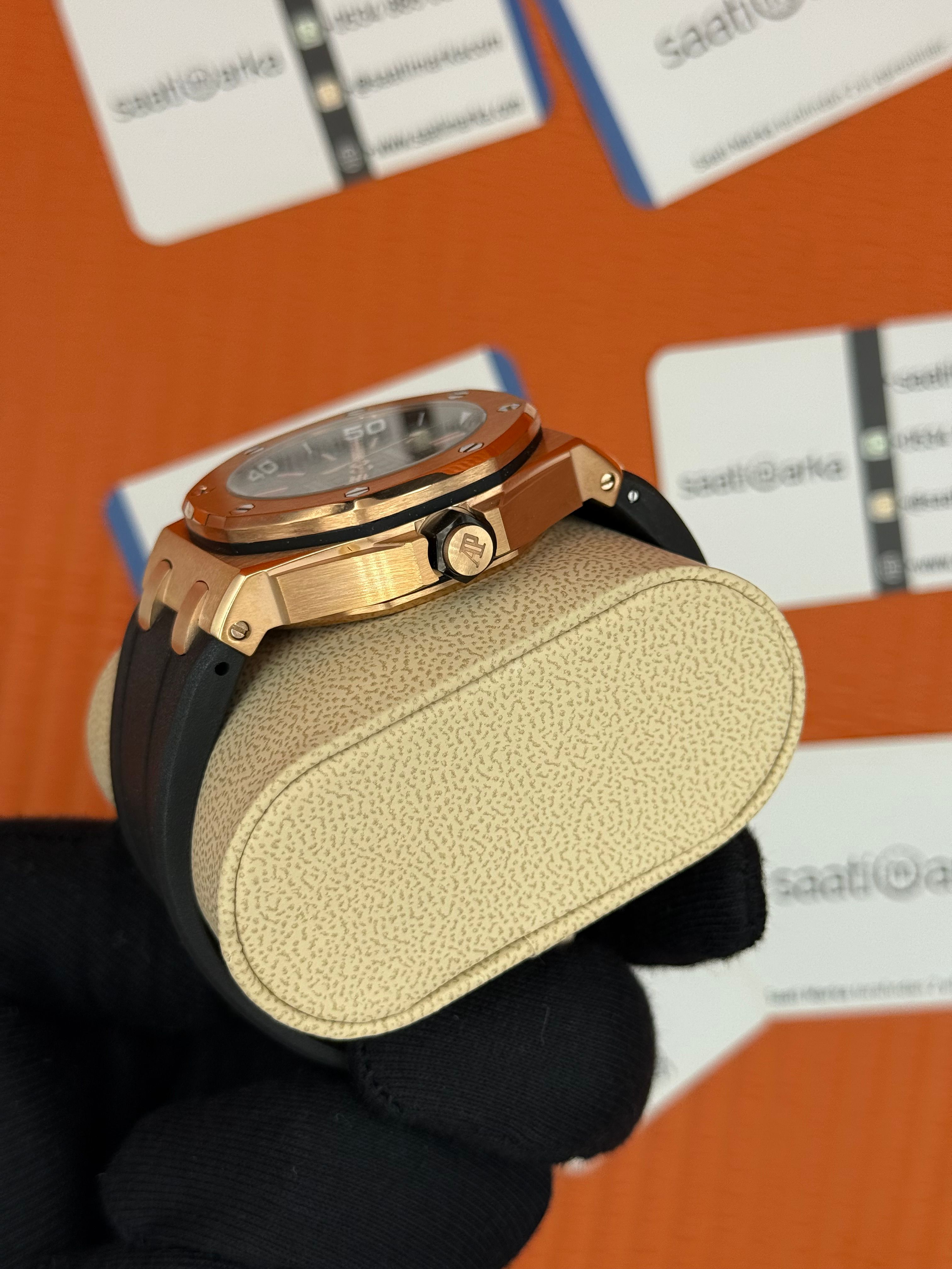 AUDEMARS PİGUET ROYAL OAK SİYAH KAUÇUK KORDON ROSE KASA SİYAH KADRAN