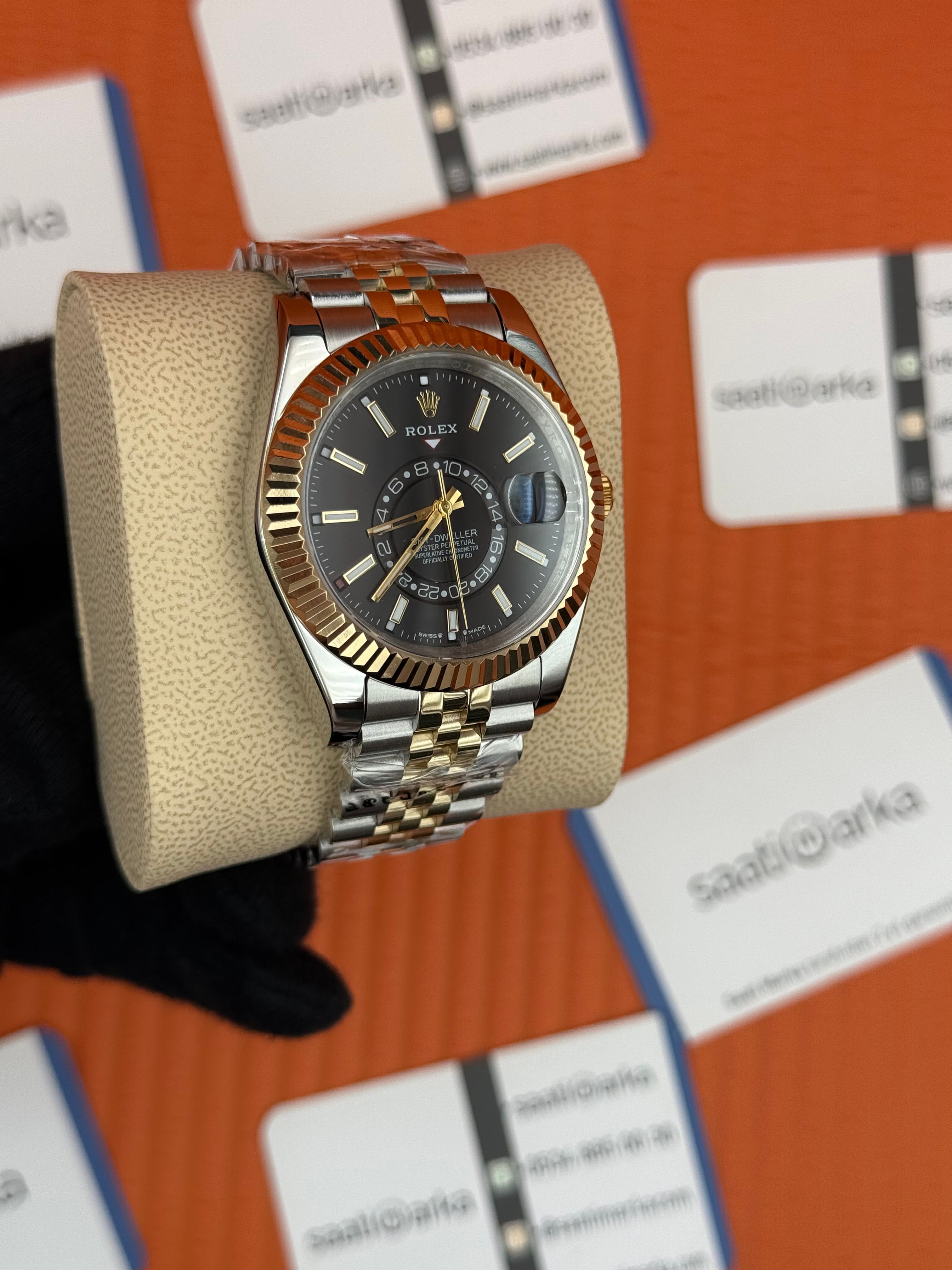 ROLEX Sky Dweller black dial jubilee kordon gold silver kasa-kordon