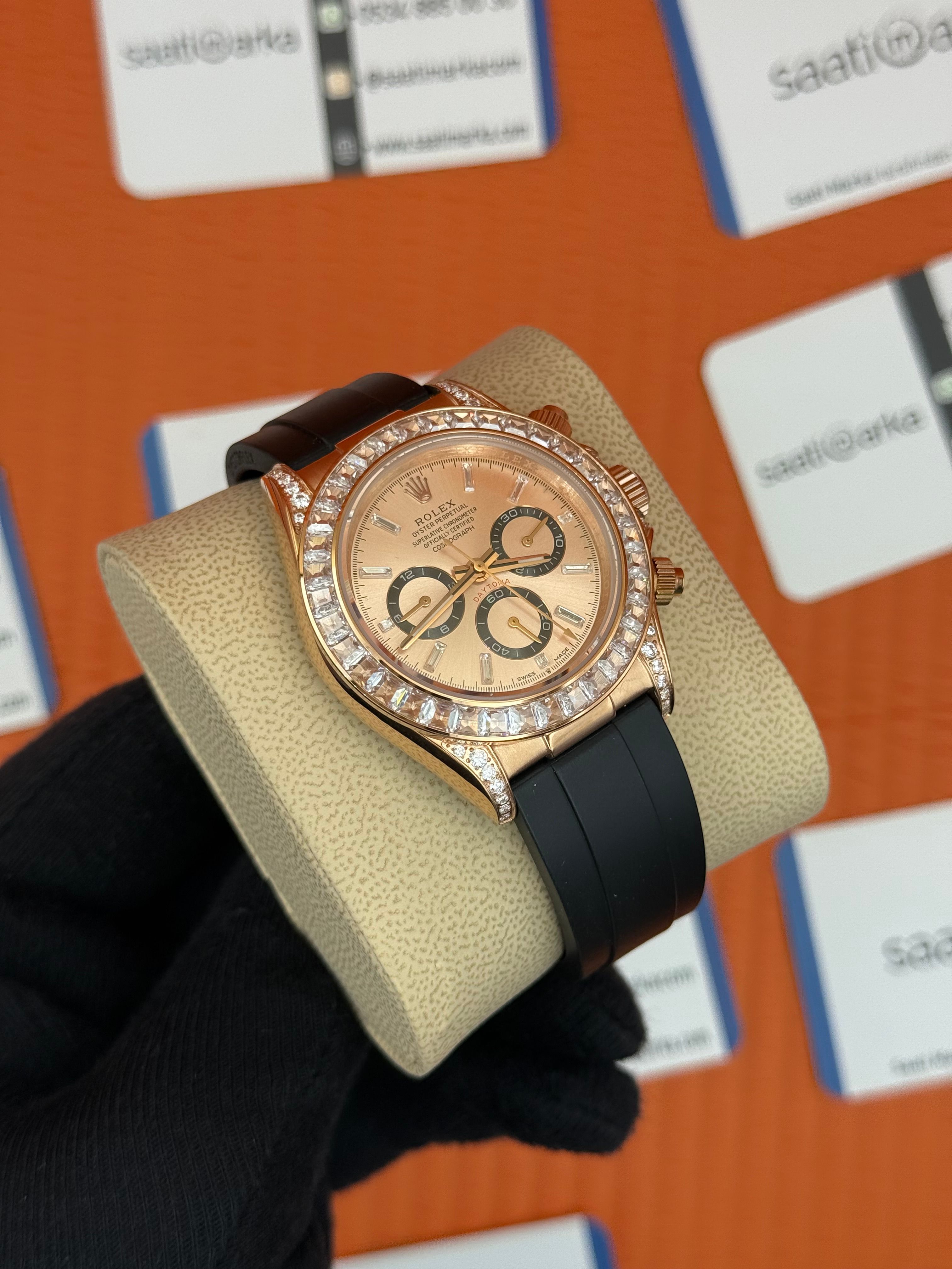 ROLEX Daytona taşlı bezel rose dial siyah kauçuk kordon