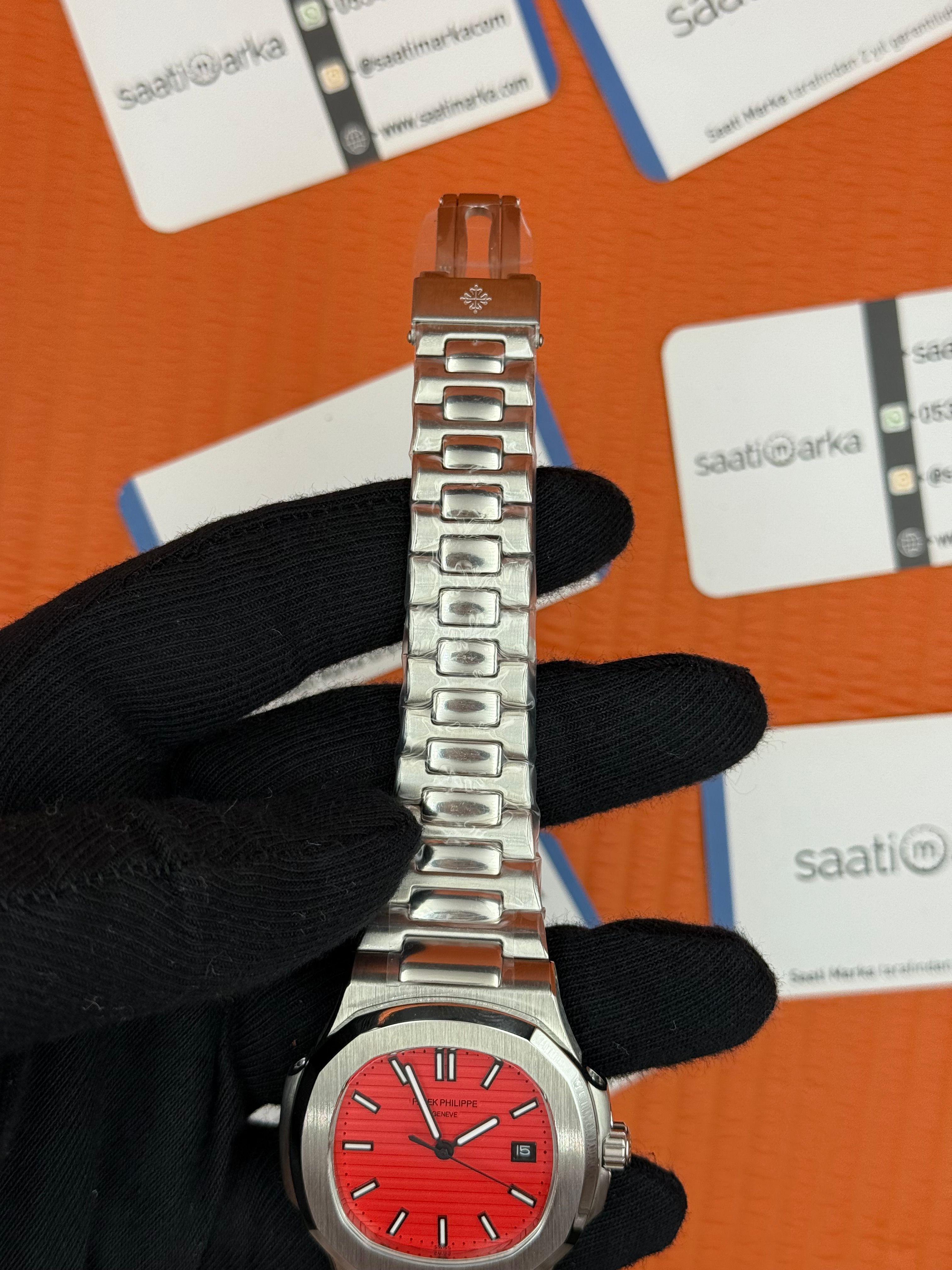 PATEK PHILIPPE nautilus kırmızı kadran silver kasa kordon