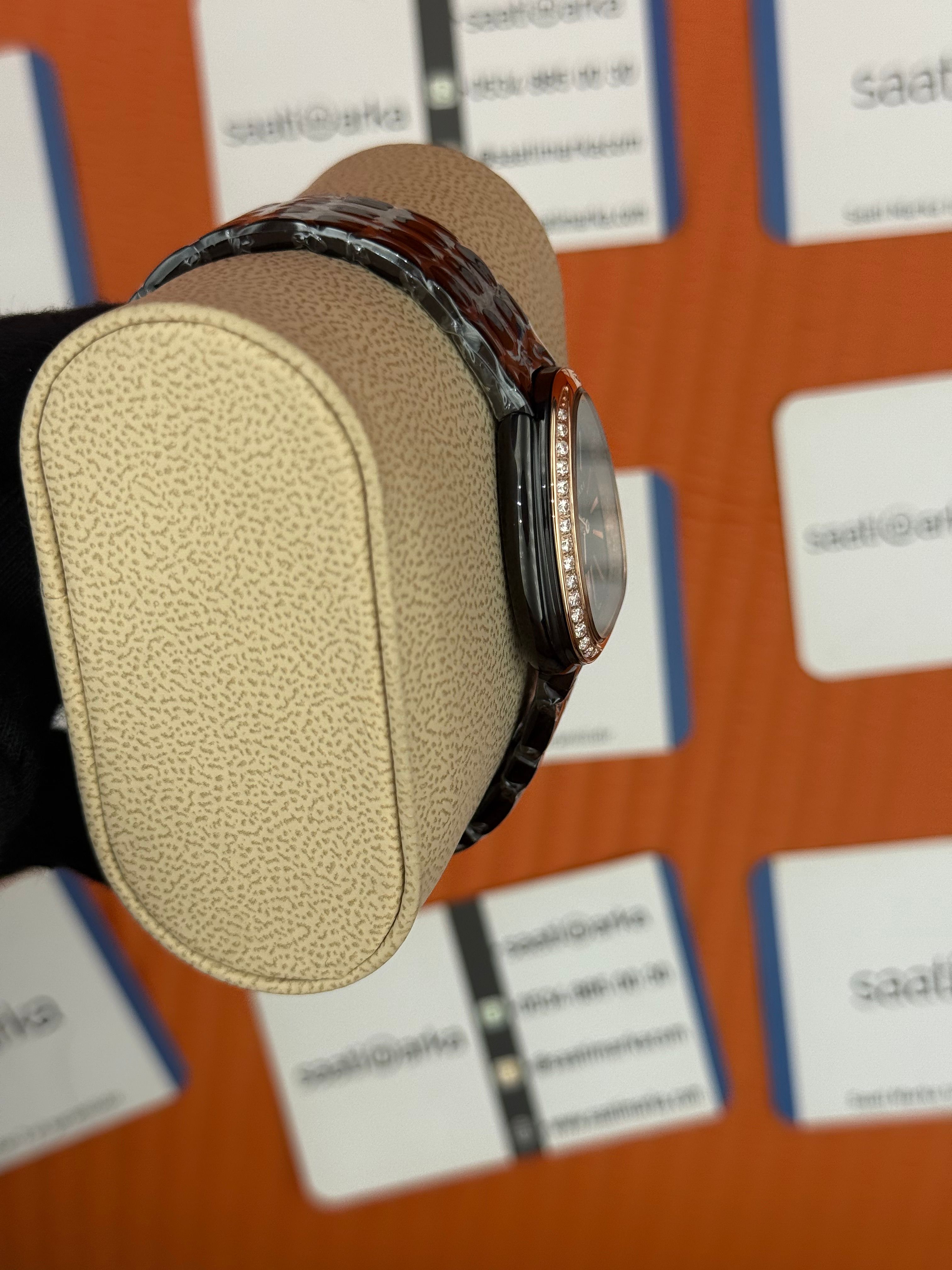 BVLGARİ serpenti seduttori taşlı bezel siyah kadran siyah kasa kordon kadın kol saati