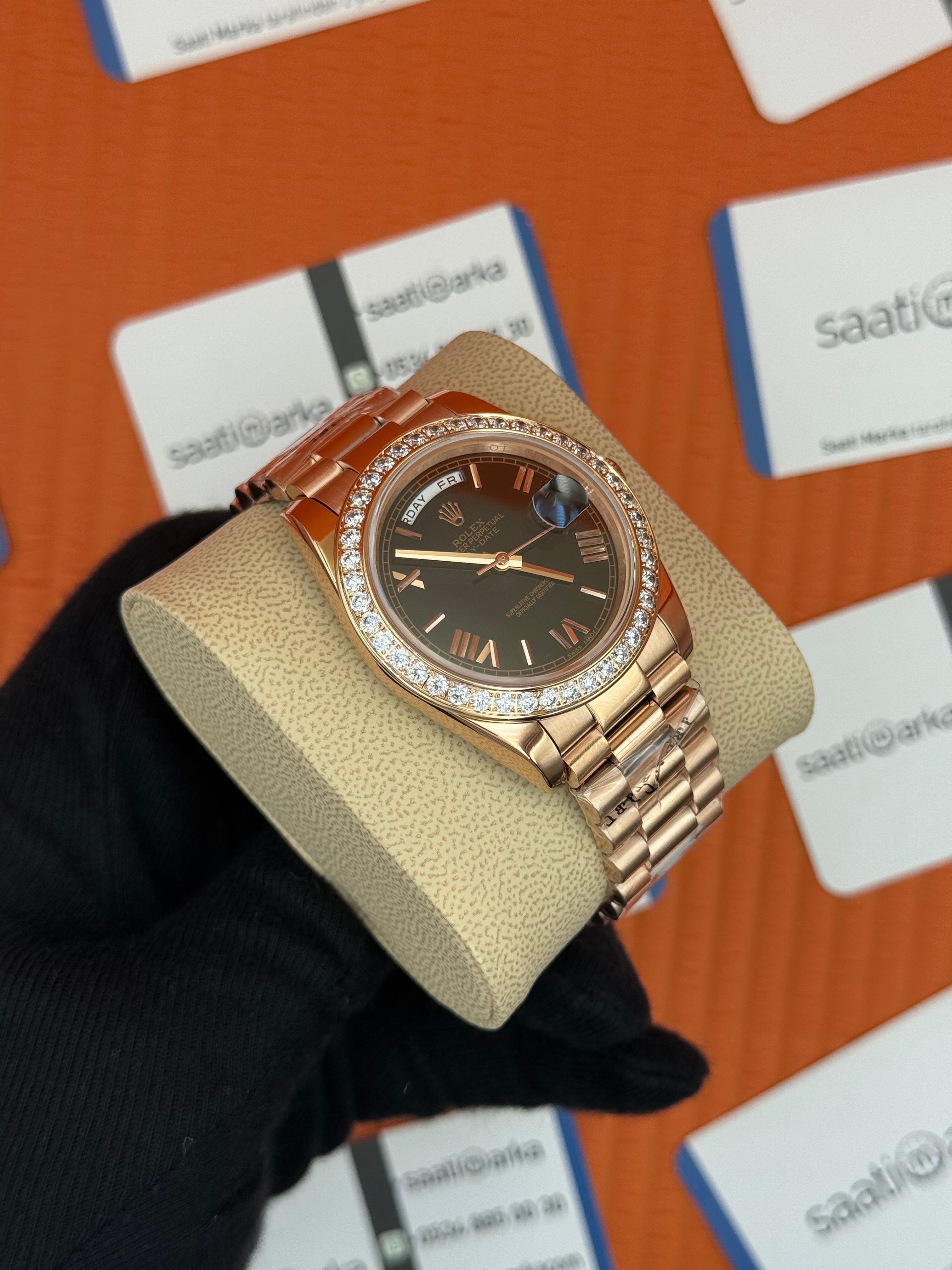 ROLEX Day Date taşlı bezel roma rakamlı siyah kadran rose kasa-kordon oyster