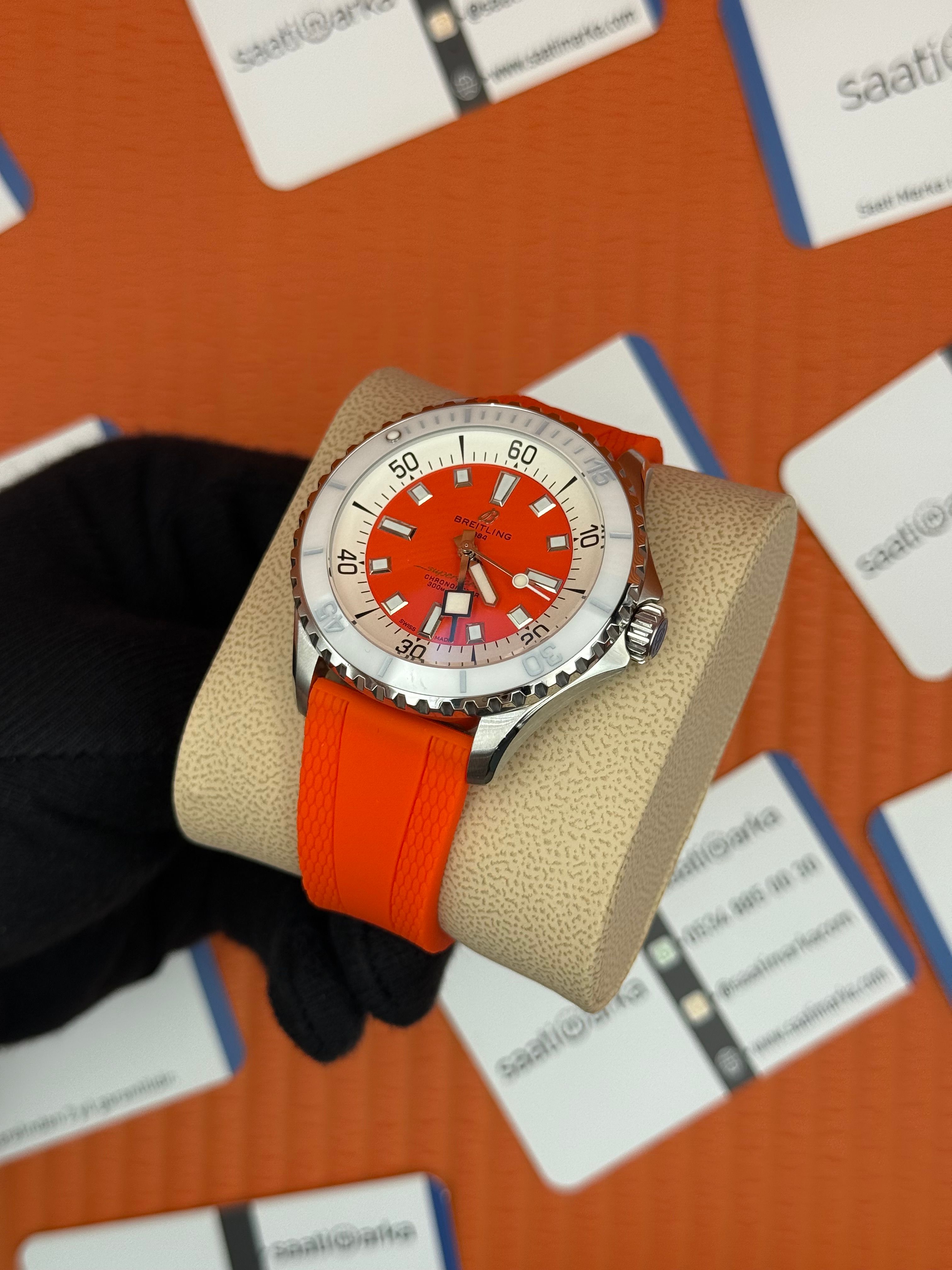 BREITLING Superocean turuncu kauçuk kordon turuncu kadran