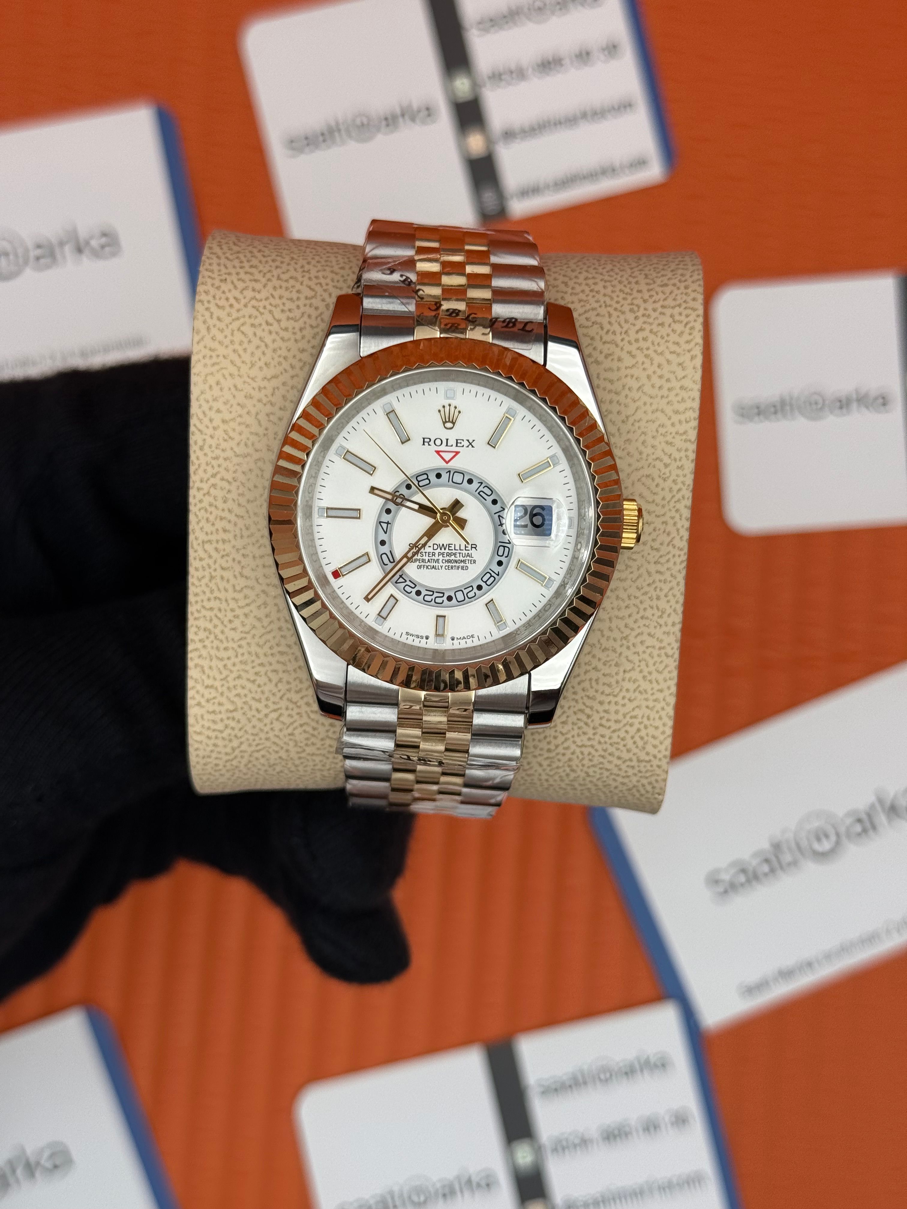 ROLEX Sky Dweller white dial jubile kordon gold silver kasa-kordon