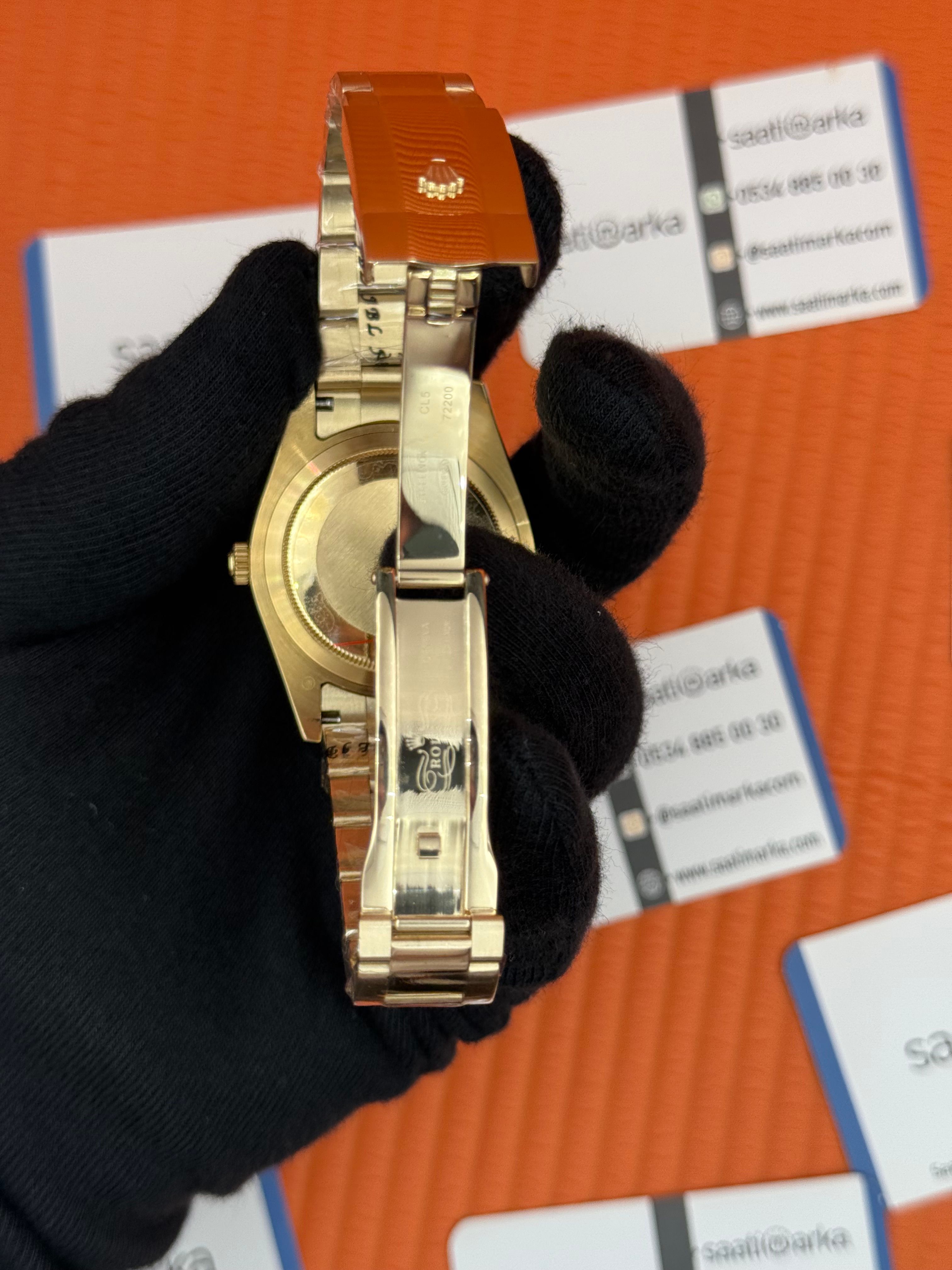 ROLEX Sky Dweller black dial oyster kordon gold kasa-kordon