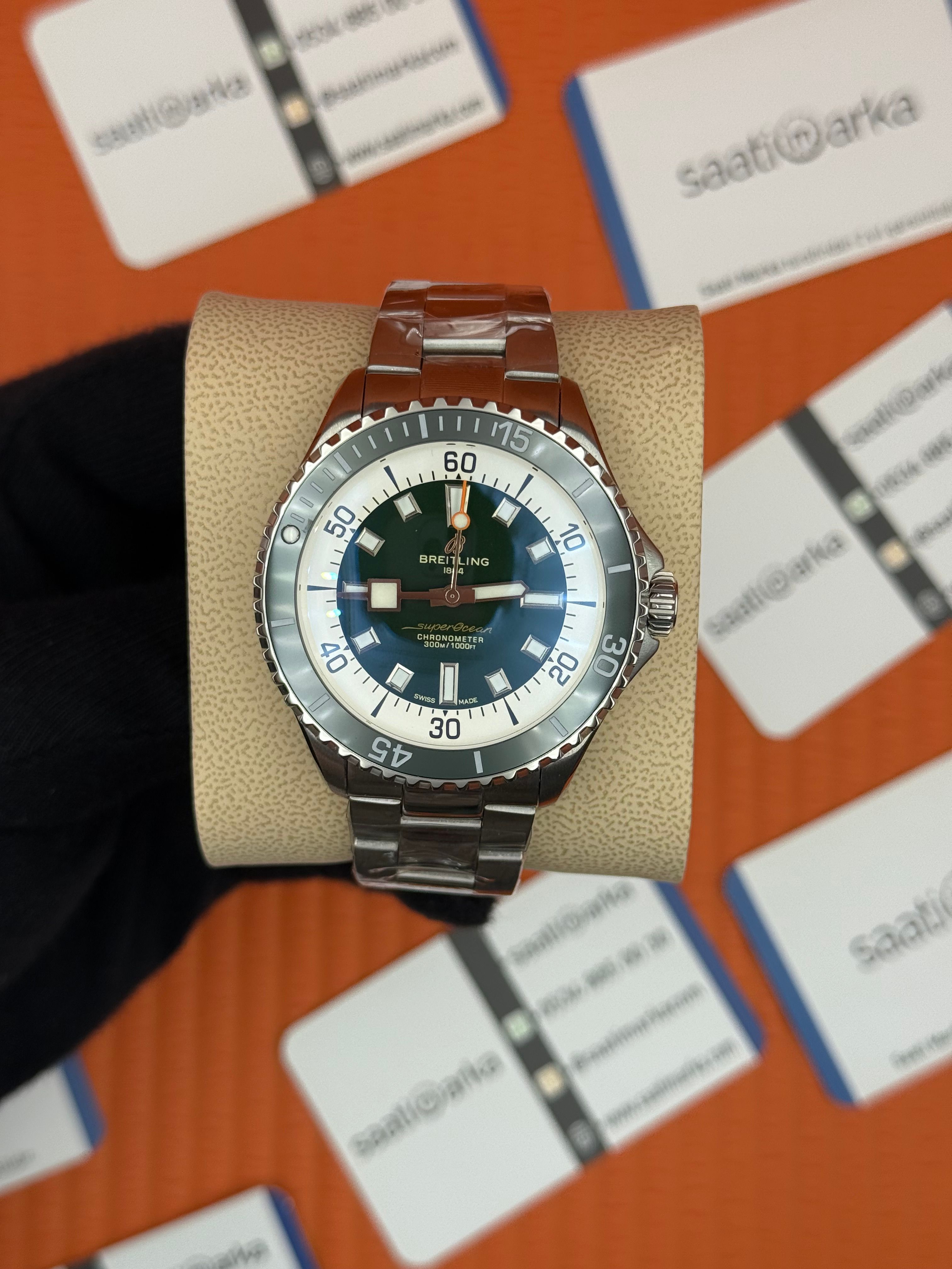 BREITLING Superocean çelik kasa kordon yeşil kadran 
