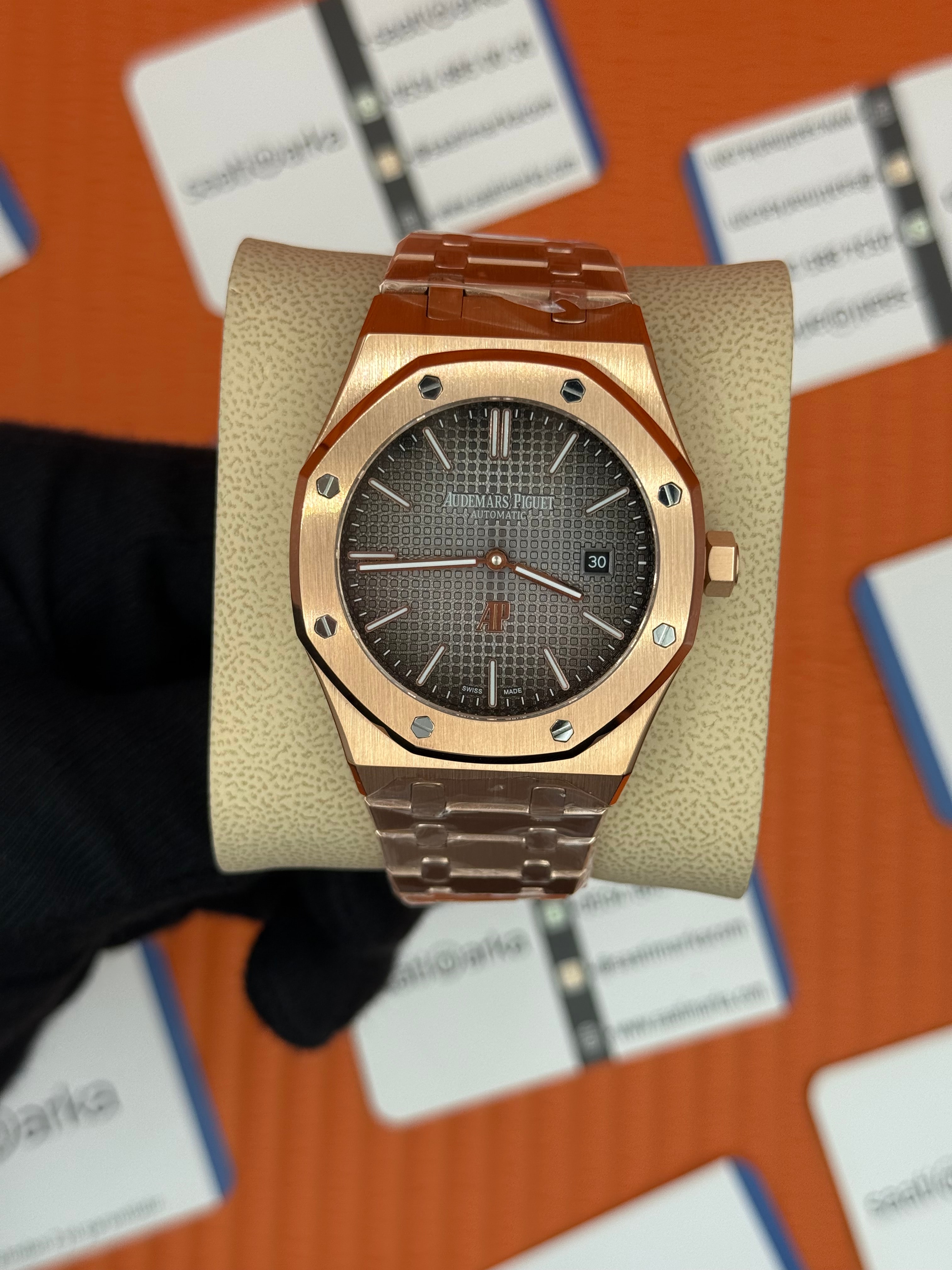 AUDEMARS PİGUET ROYAL OAK DUMAN GRİ KADRAN ROSE KASA KORDON OTOMATİK MEKANİZMA