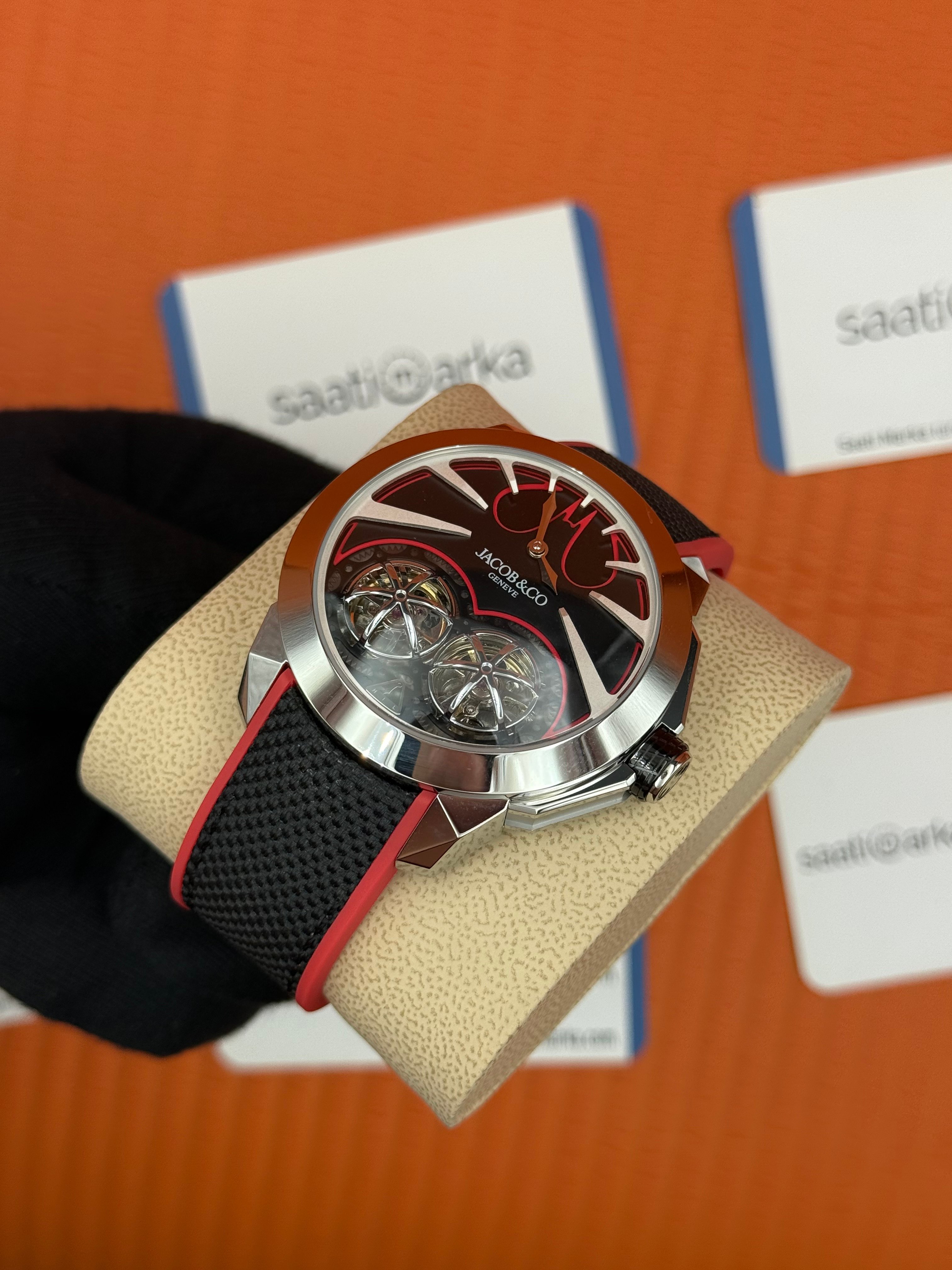 JACOB&CO siyah turbillon kadran kırmızı siyah kauçuk kordon silver kasa 
