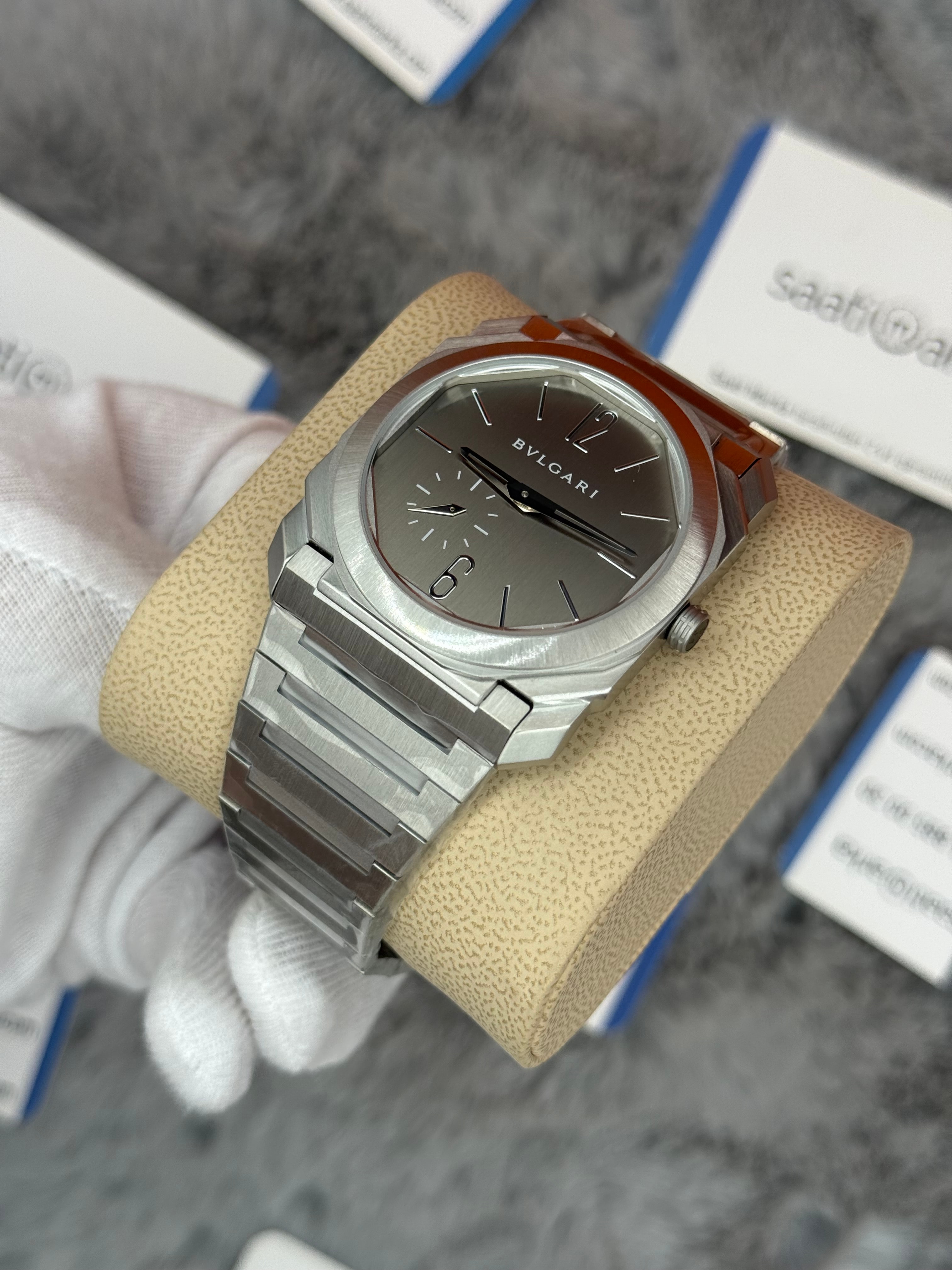 BVLGARİ octo 40mm mat gri kadran silver kasa kordon erkek kol saati