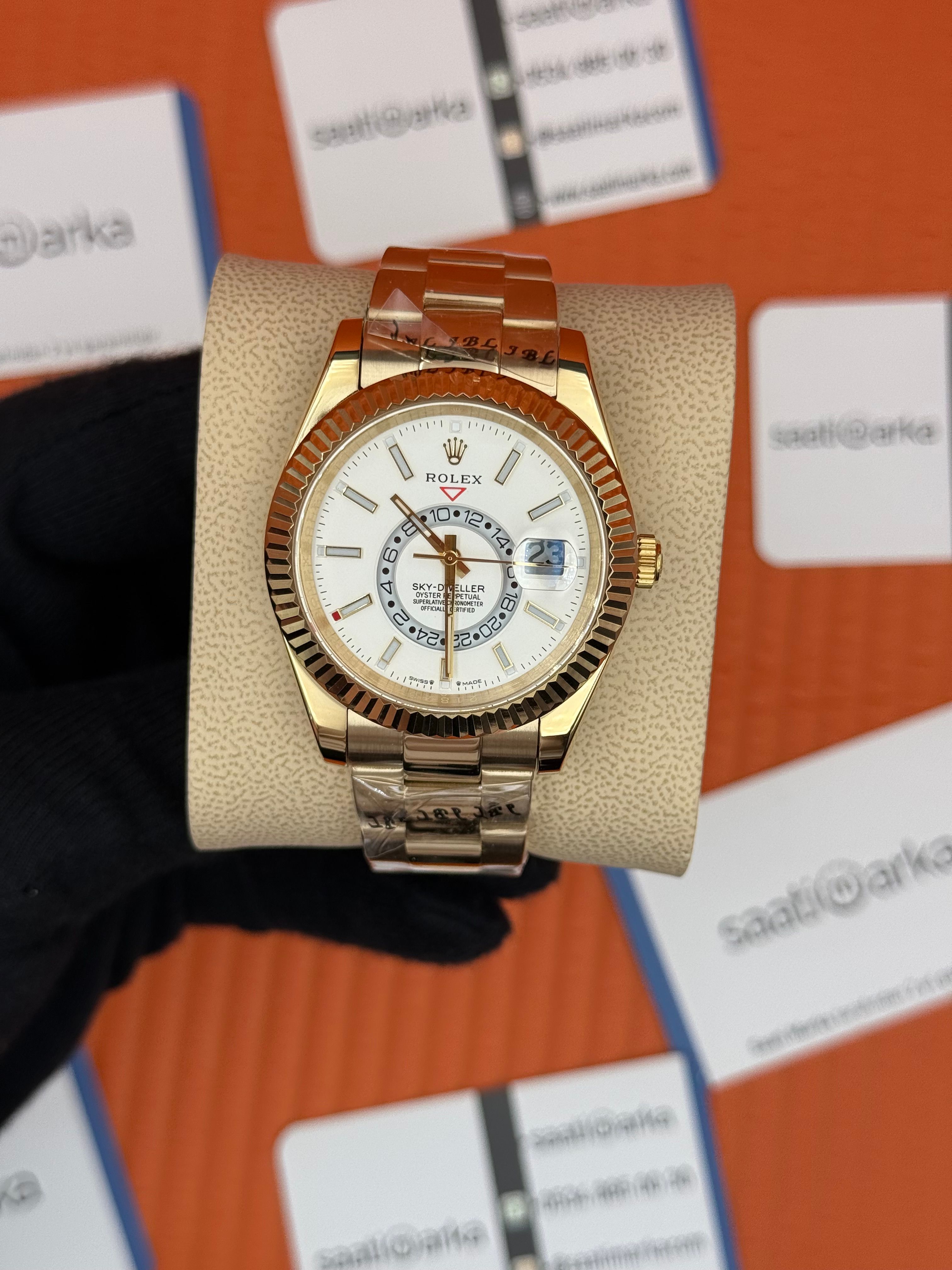 ROELX Sky Dweller white dial oyster kordon gold kasa-kordon