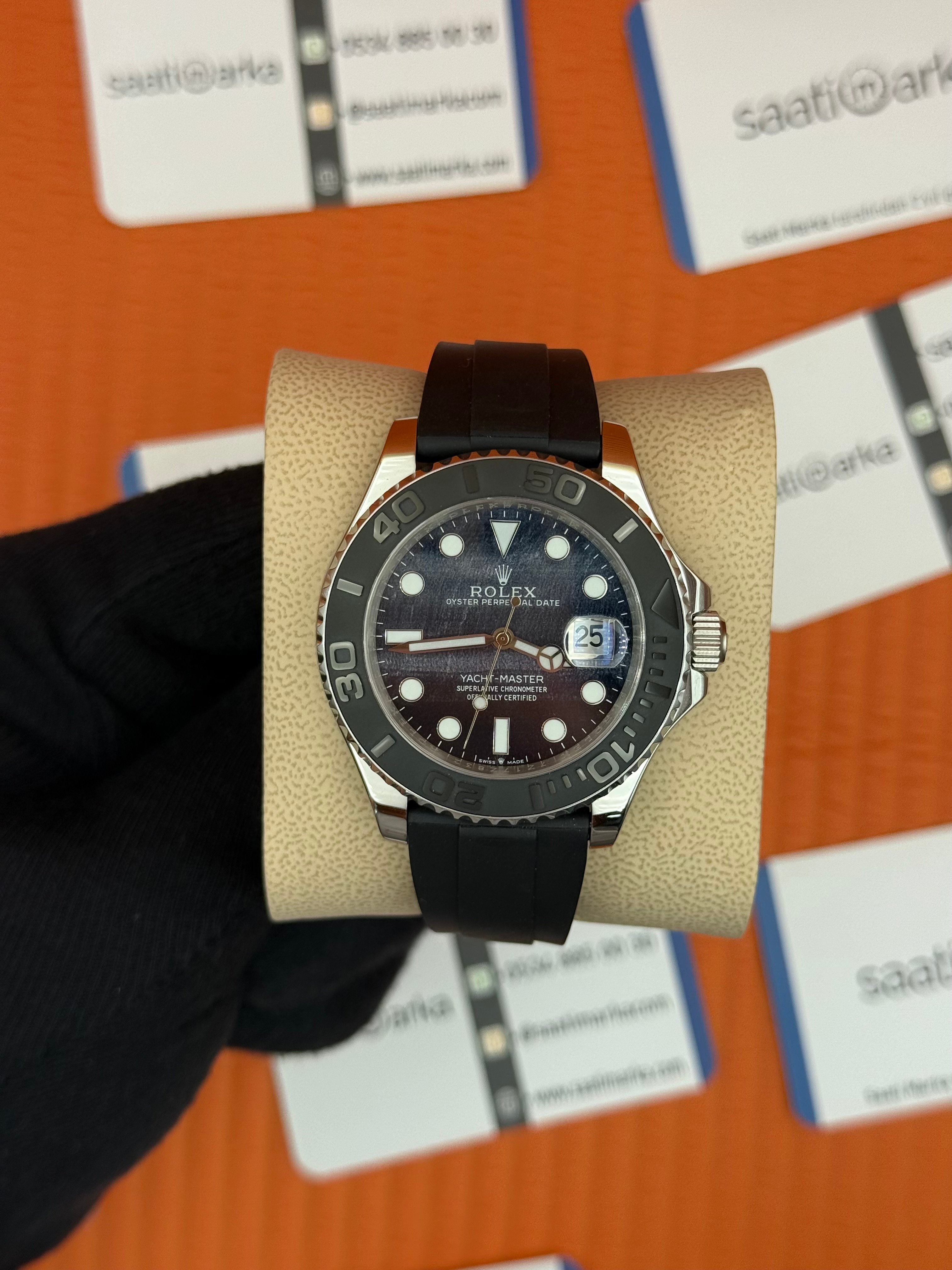 ROLEX Yacht Master desenli lacivert kadran siyah kauçuk kordon