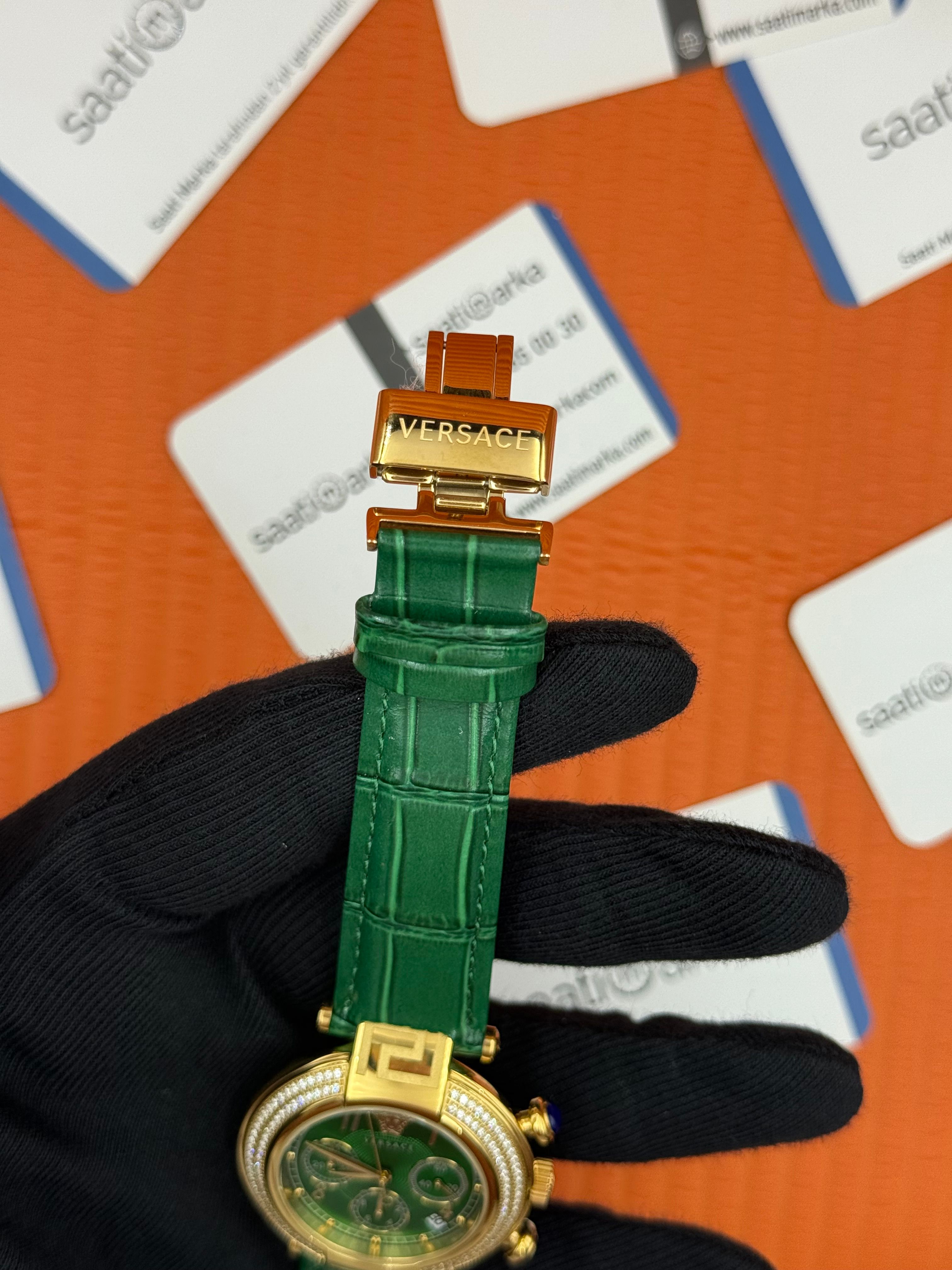 VERSACE taşlı bezel yeşil kadran yeşil deri kordon gold kasa kadın kol saati