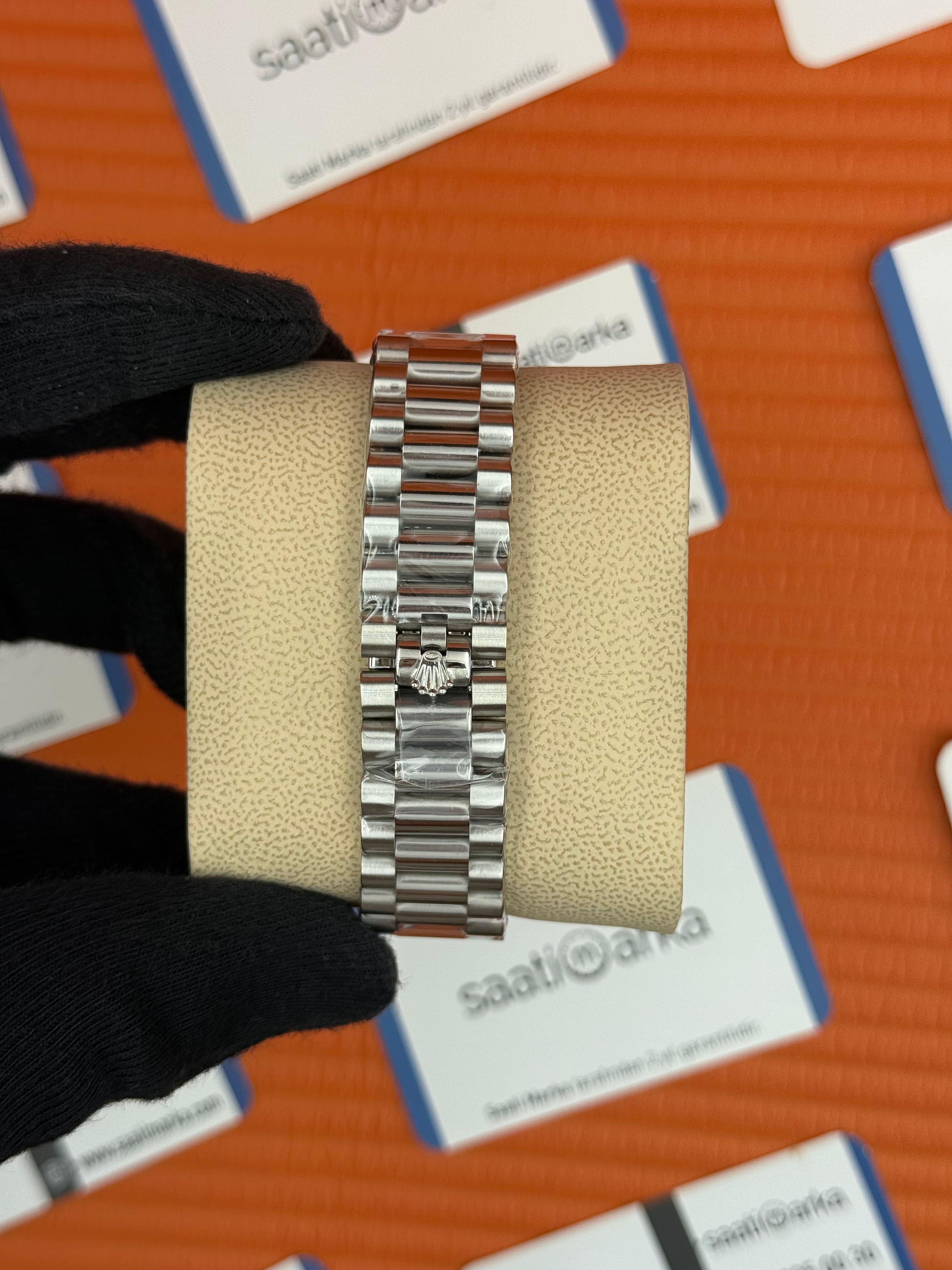 ROLEX Day Date baget taşlı beyaz kadran silver president kordon