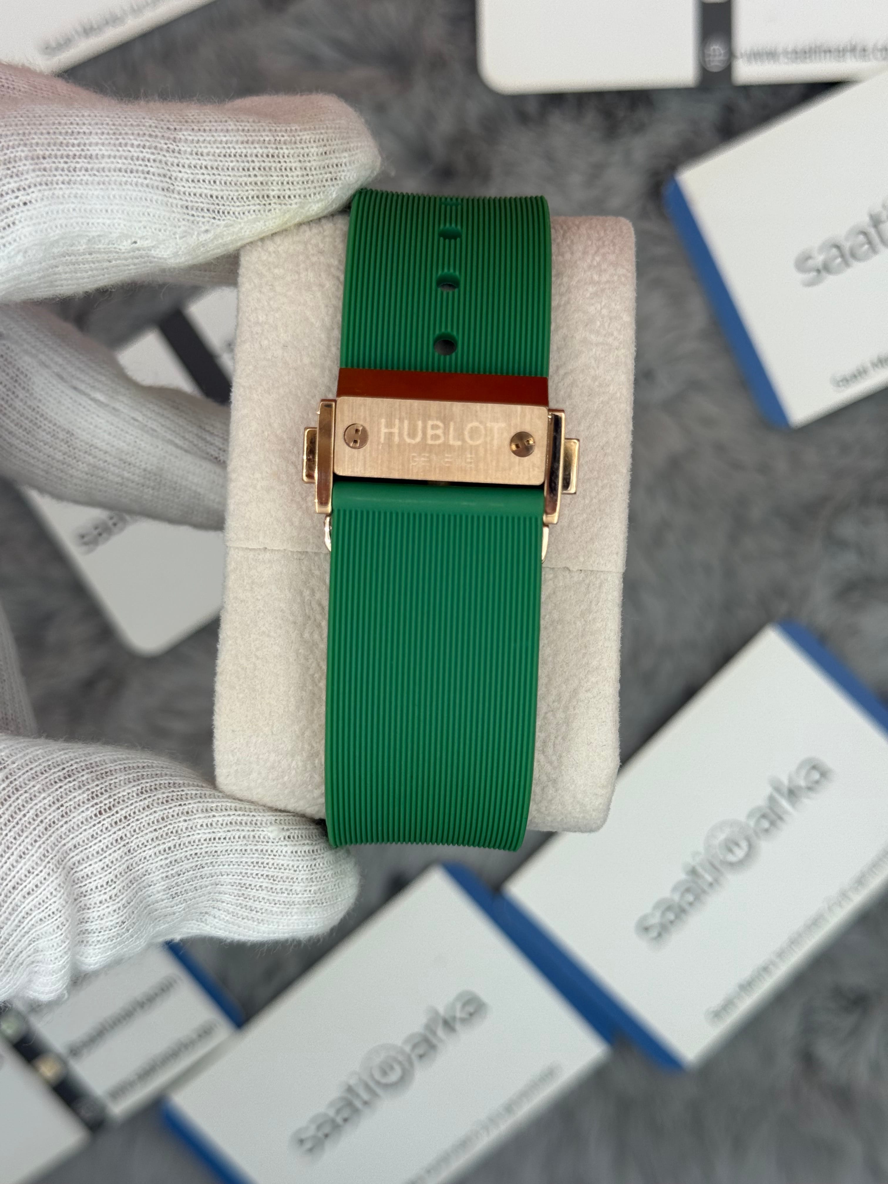 HUBLOT vendome 41mm rose kasa yeşil kadran yeşil kauçuk kordon erkek kol saati