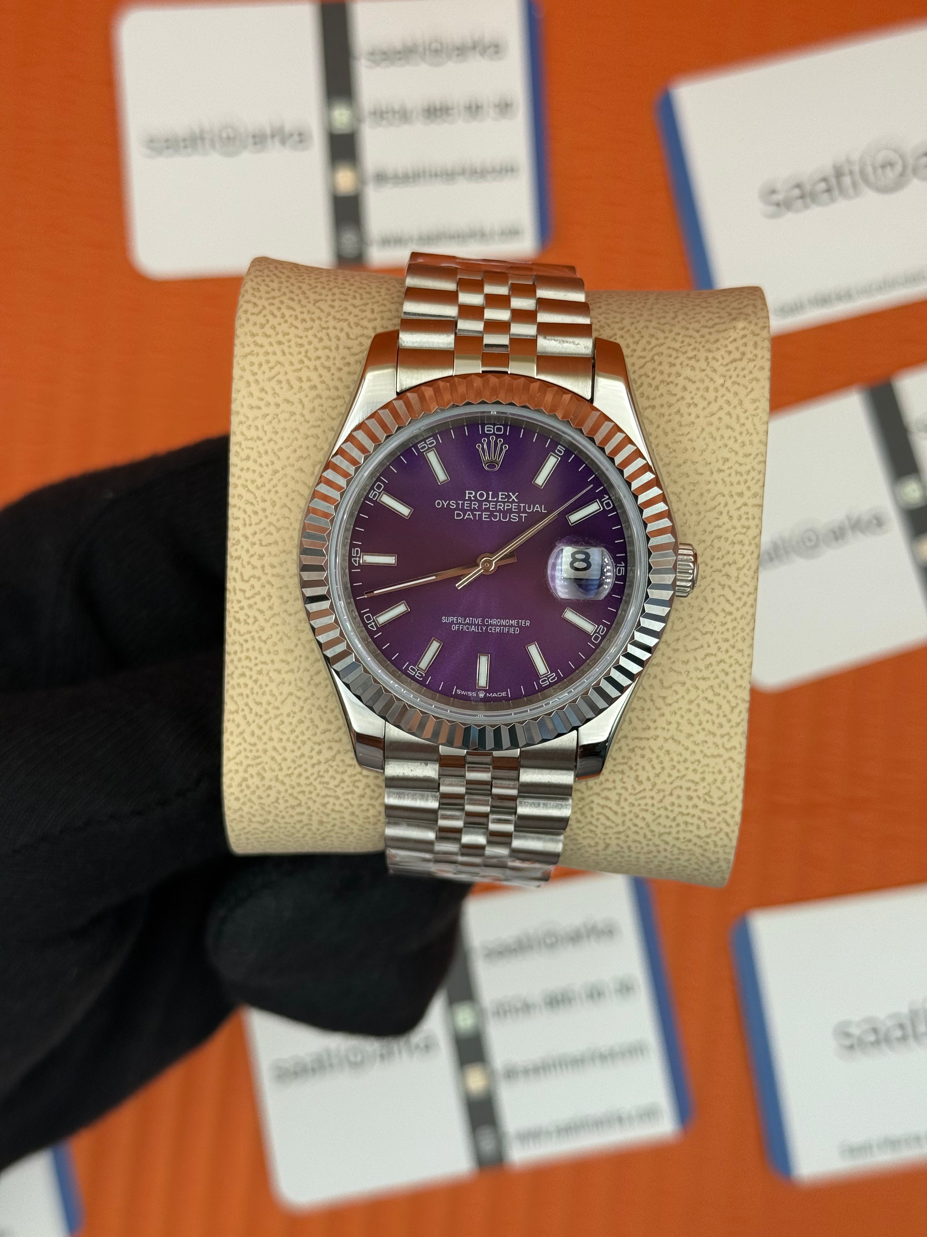 ROLEX Datejust  cherry dial silver jubile kordon