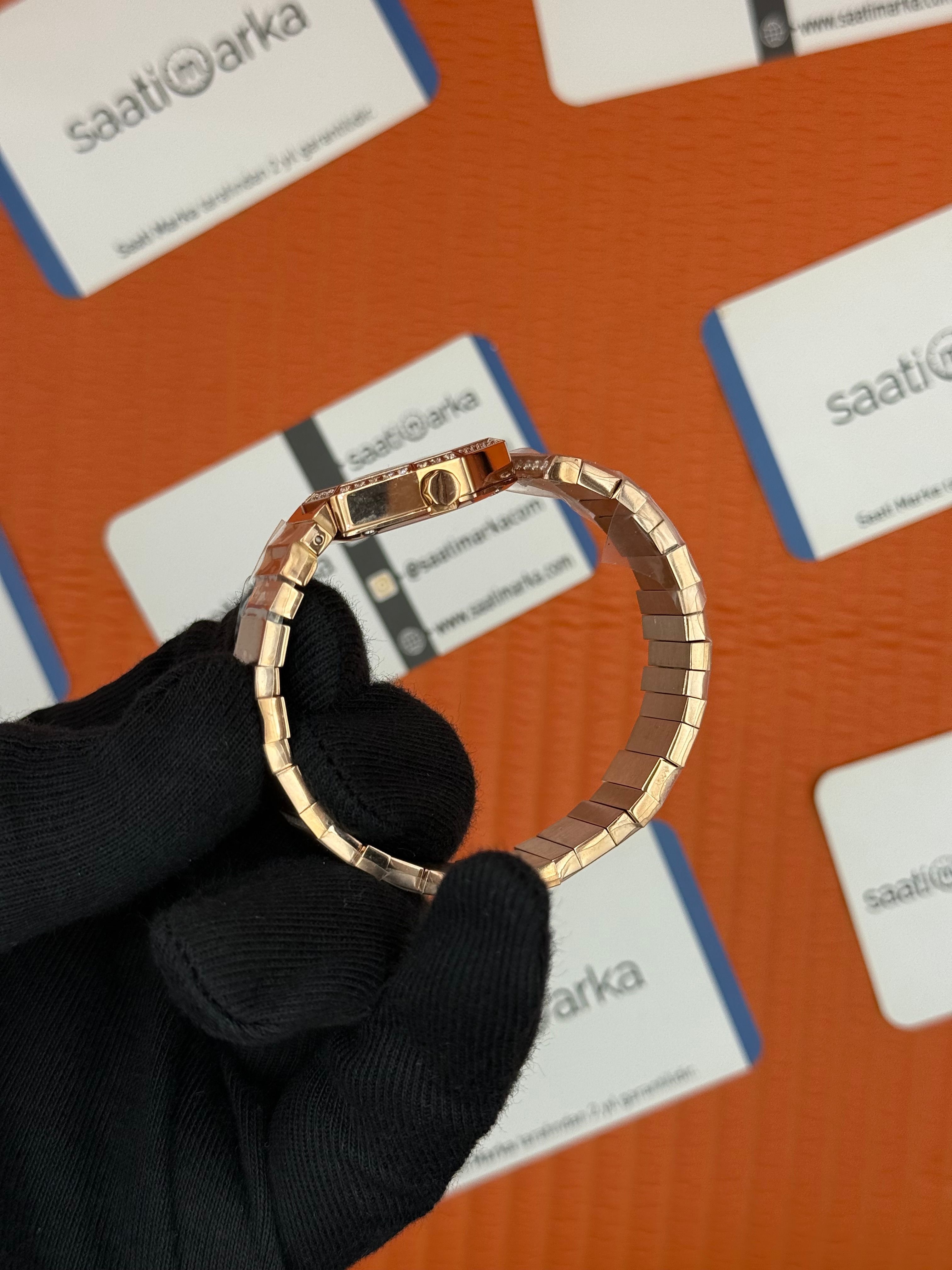 DİOR taşlı bezel sedef kadran rose kasa kordon kadın kol saati